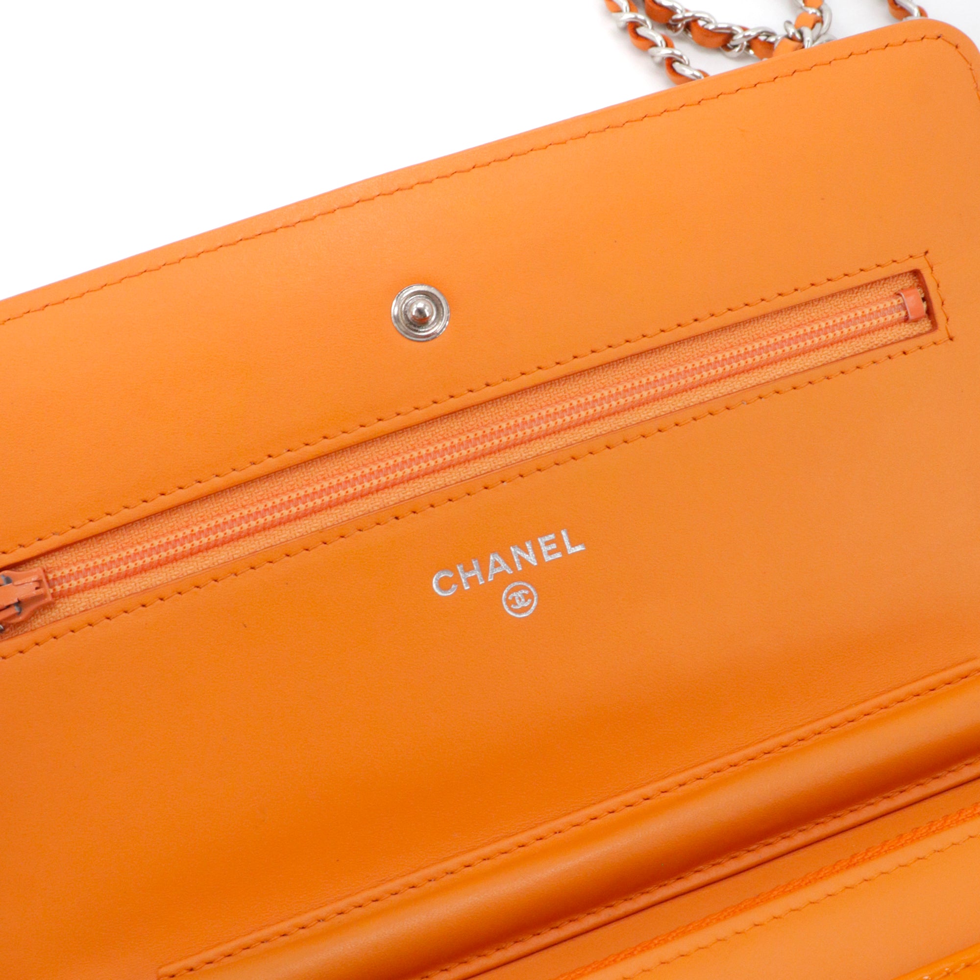 CHANEL - Sac Wallet On Chain Timeless Chanel en cuir verni orange