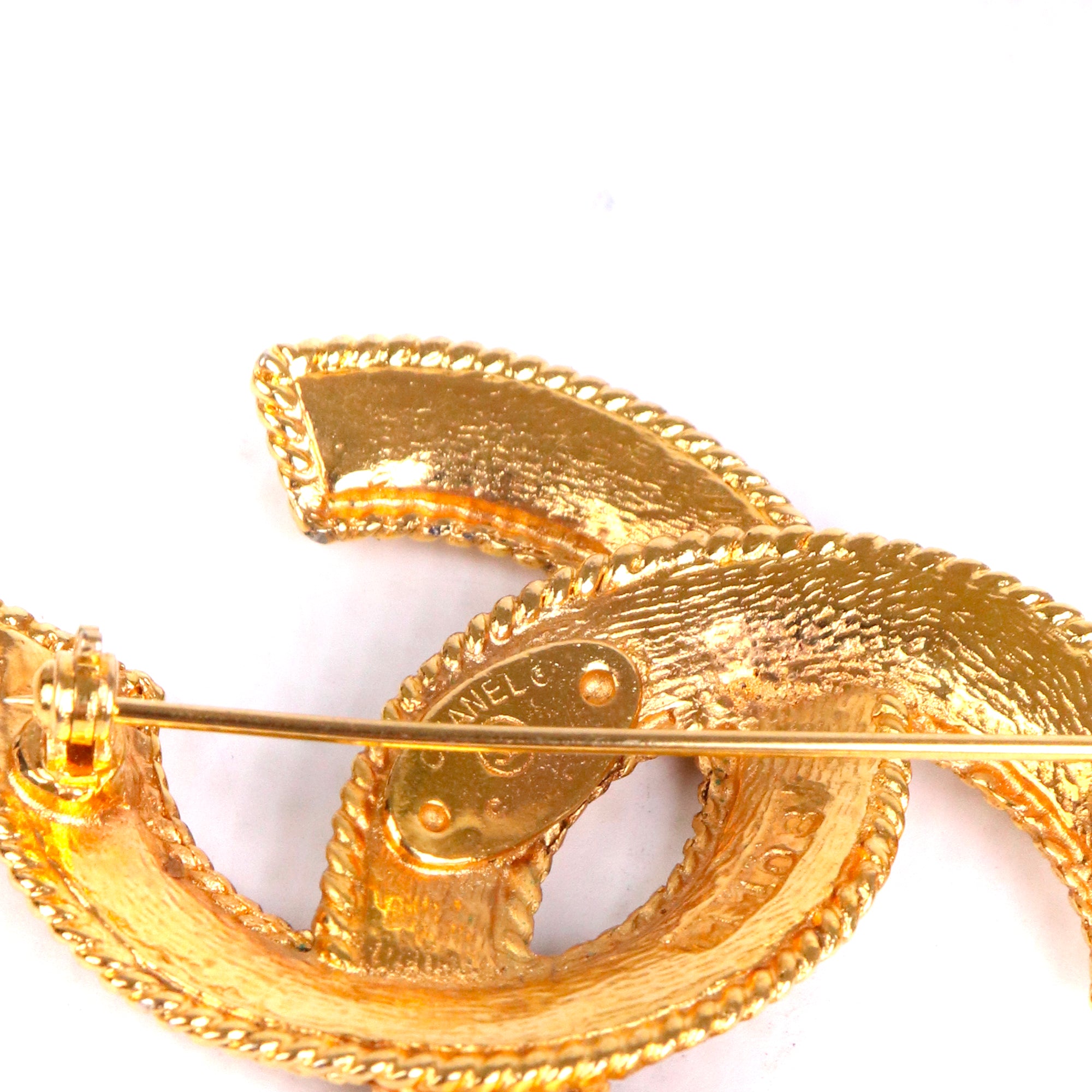 CHANEL - Chanel CC brooch with rhinestones