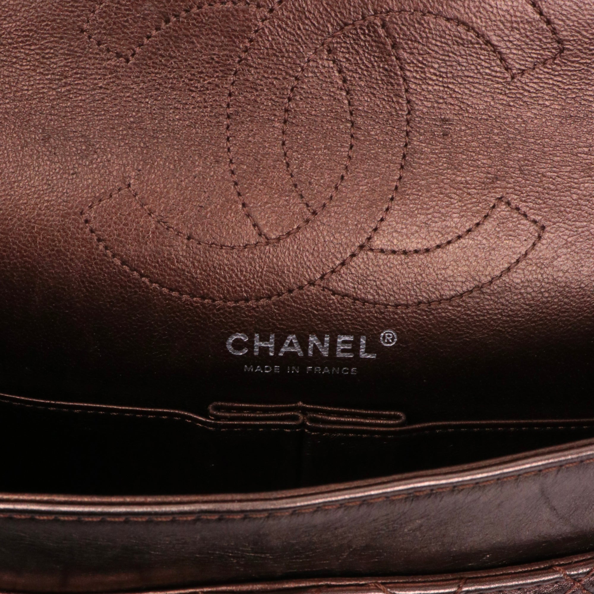 CHANEL - Sac à bandoulière 2.55 Cargo Chanel small en cuir froissé bronze