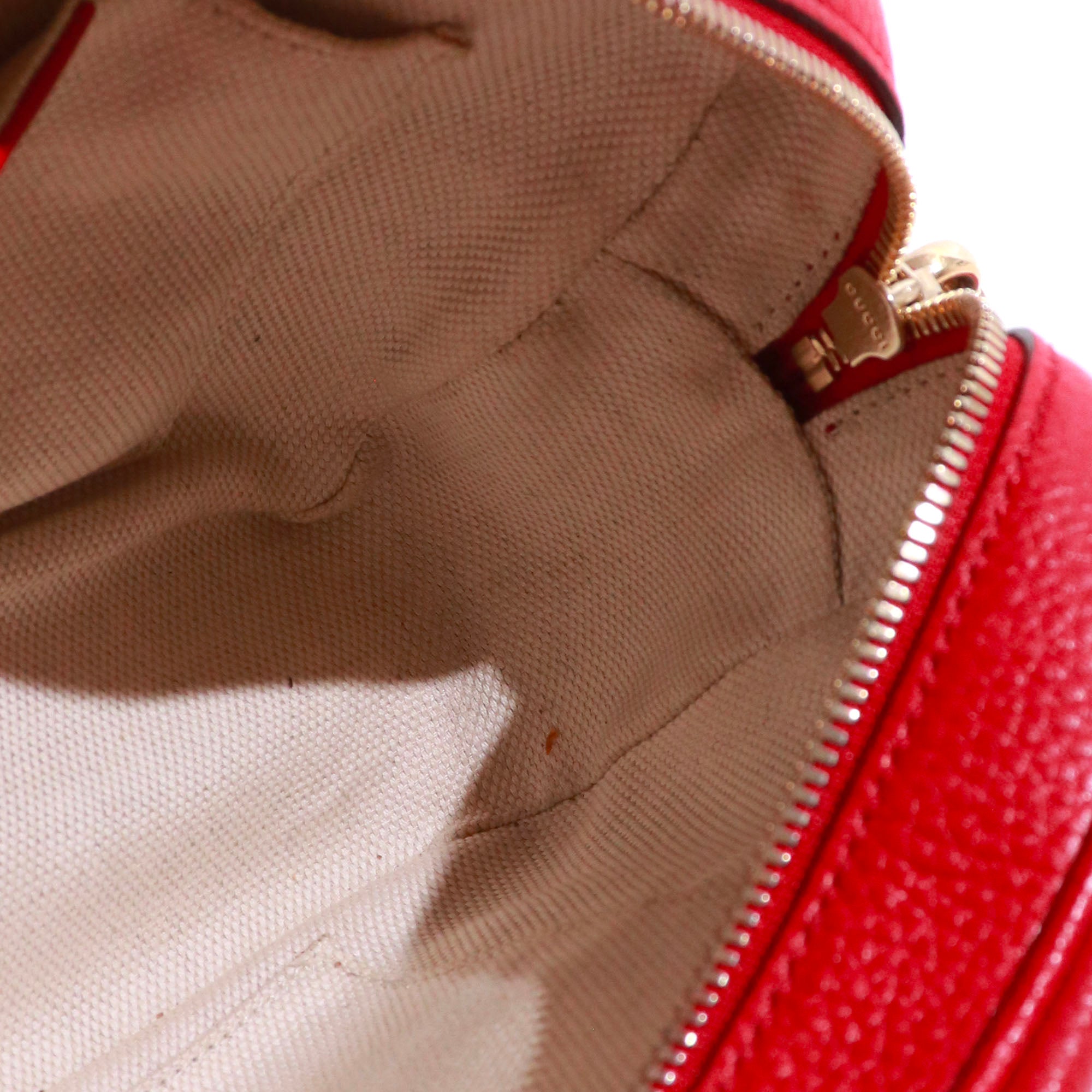 GUCCI - Gucci Soho Camera shoulder bag in red grained leather