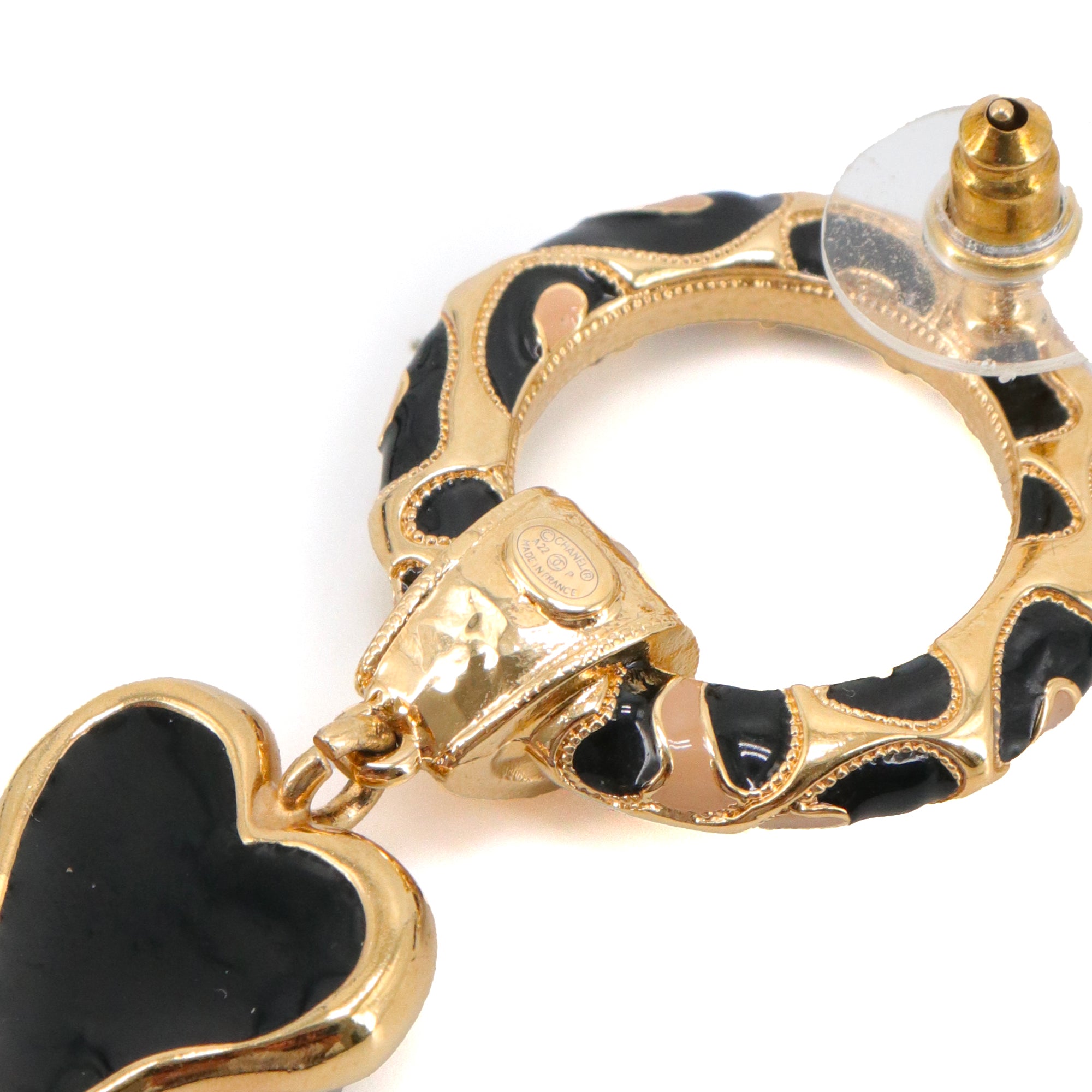 CHANEL - Boucles d'oreilles Coeur Chanel en métal doré