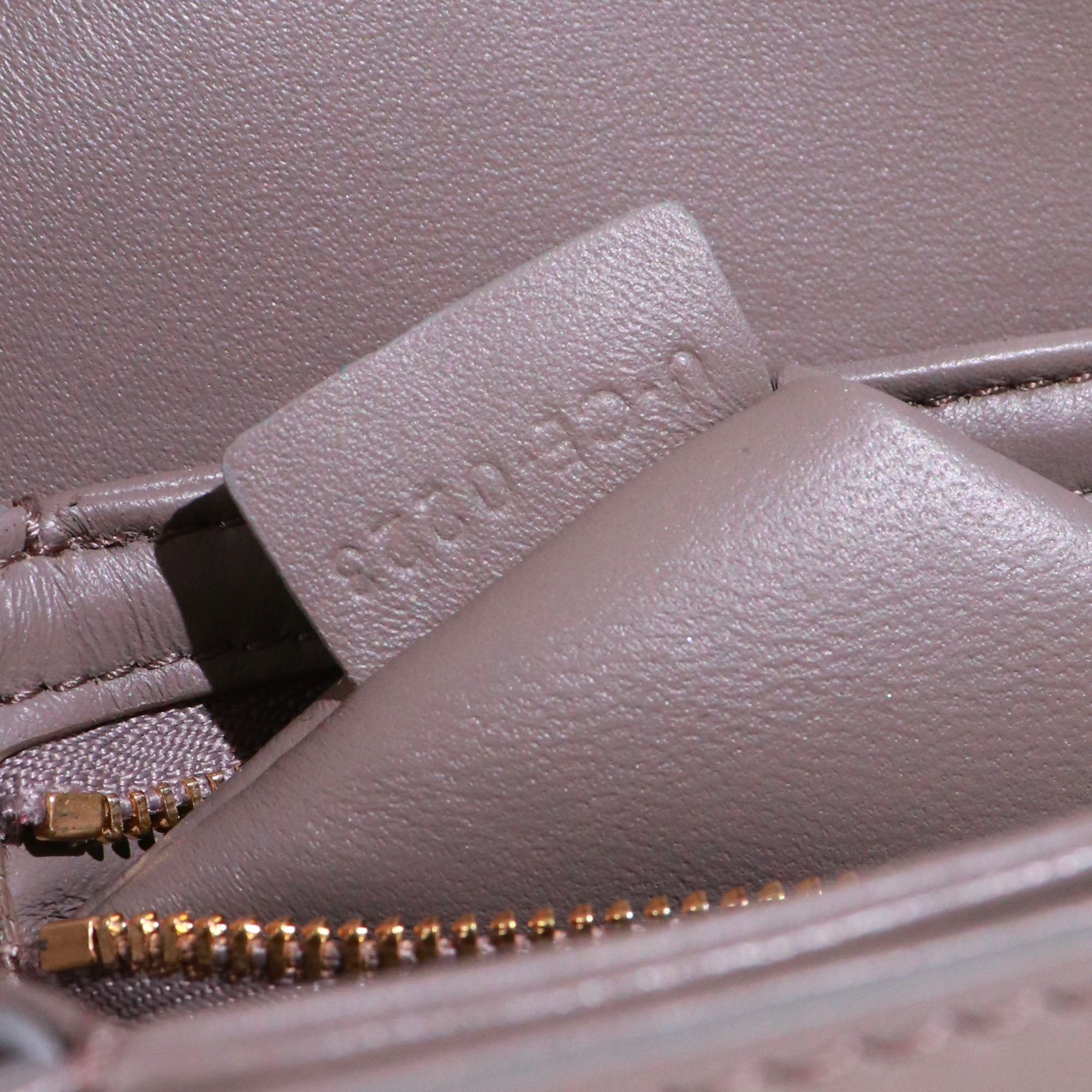 CELINE - Sac à bandoulière Triomphe teen Celine en cuir box gris galet
