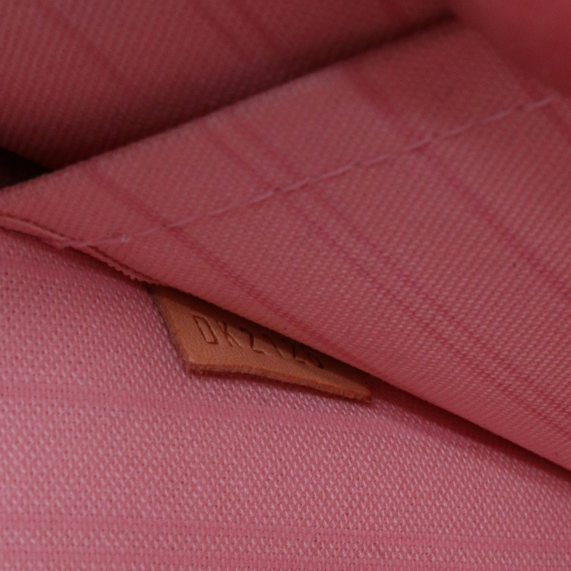 LOUIS VUITTON - Louis Vuitton Neverfull Pouch in Damier Azur Canvas