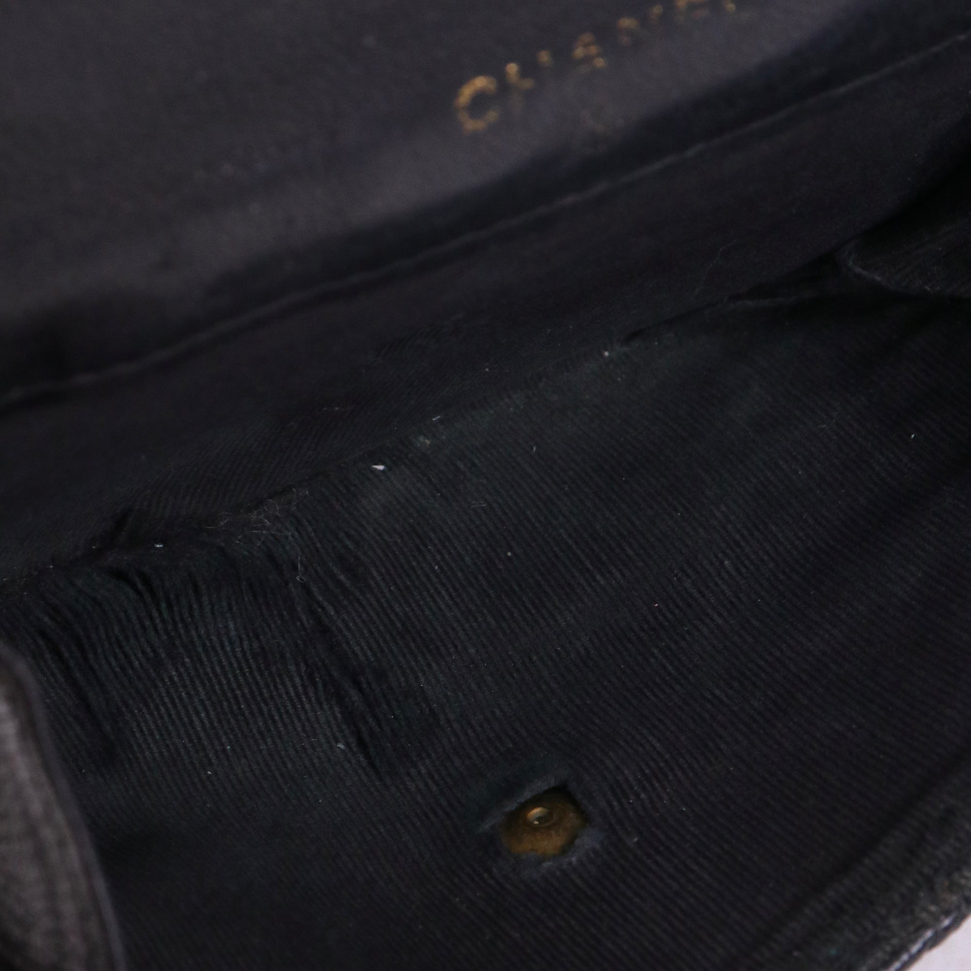 CHANEL - Porte-monnaie Chanel en cuir caviar noir