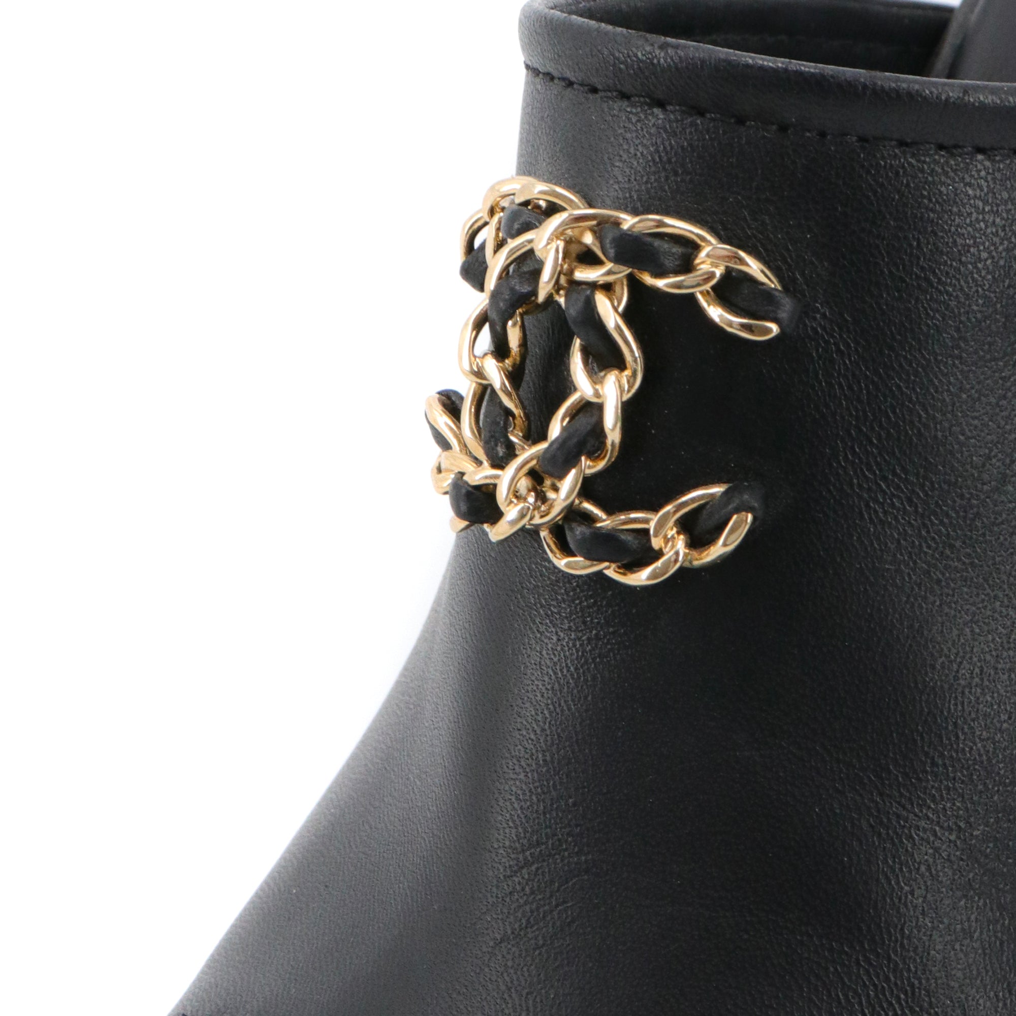 CHANEL - Chanel 19 sandals in black quilted leather (size 39.5)