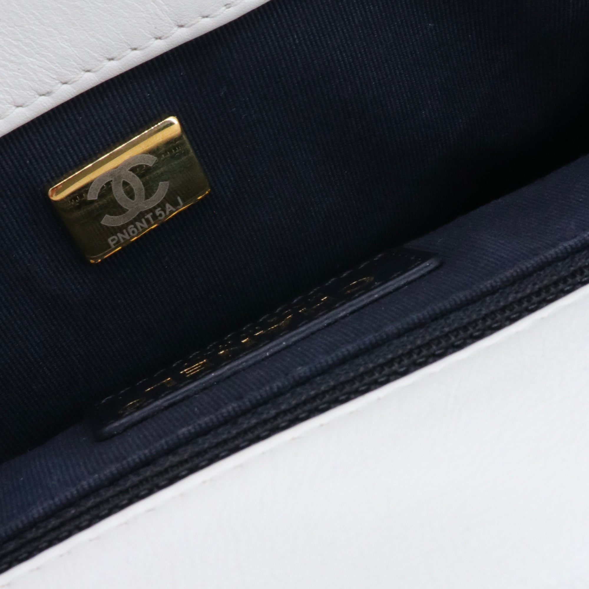 CHANEL - Chanel Pearl Side Flap shoulder bag in white glazed leather, limited edition