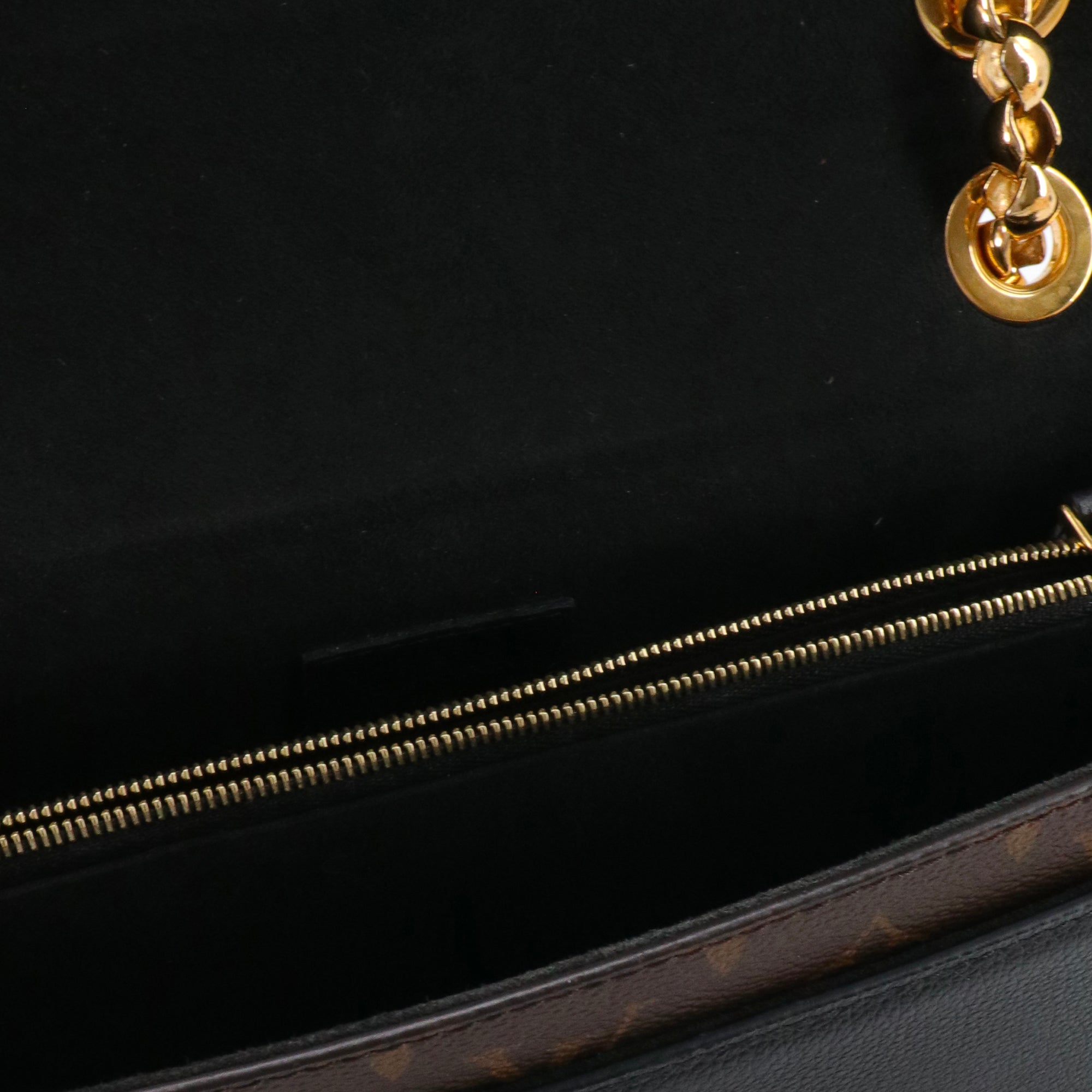 LOUIS VUITTON - Louis Vuitton Victoire shoulder bag in monogrammed canvas and black leather