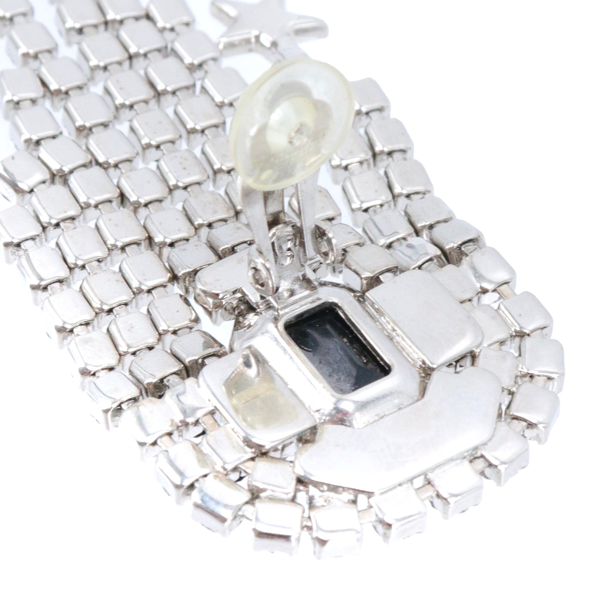 CHANEL - Boucles d'oreilles Chanel ornées de diamants