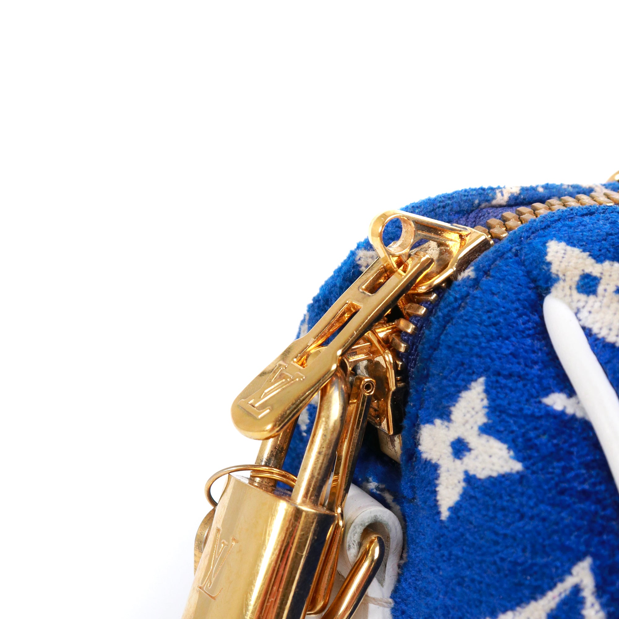 LOUIS VUITTON - Louis Vuitton Speedy 20 shoulder bag in blue velvet