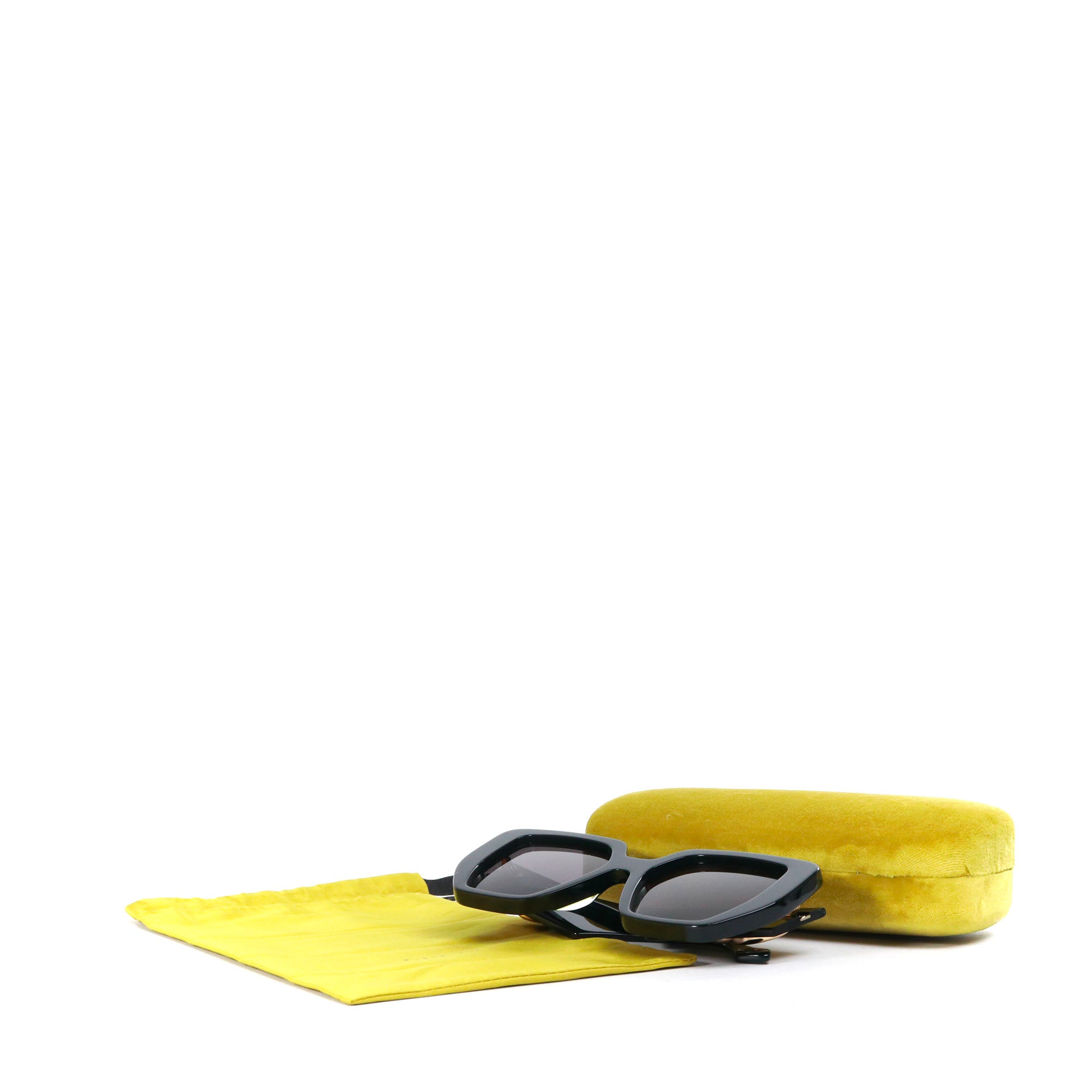 GUCCI - Gucci Oversize GG Sunglasses in Black Plastic