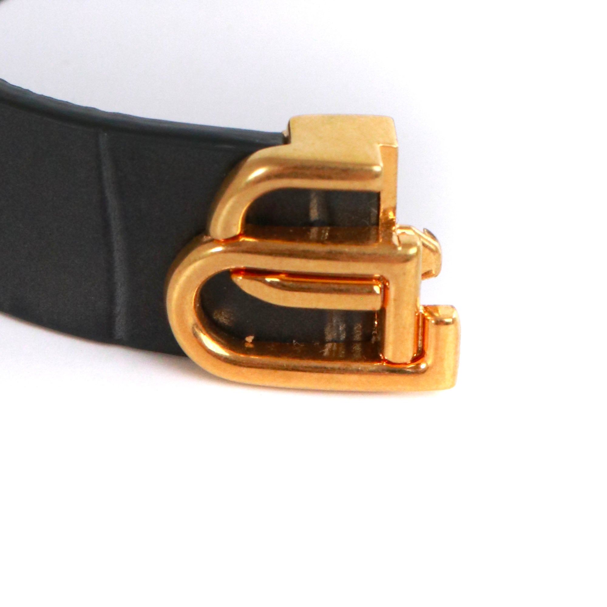 BALENCIAGA - Balenciaga croc-embossed BB bracelet in gray leather 