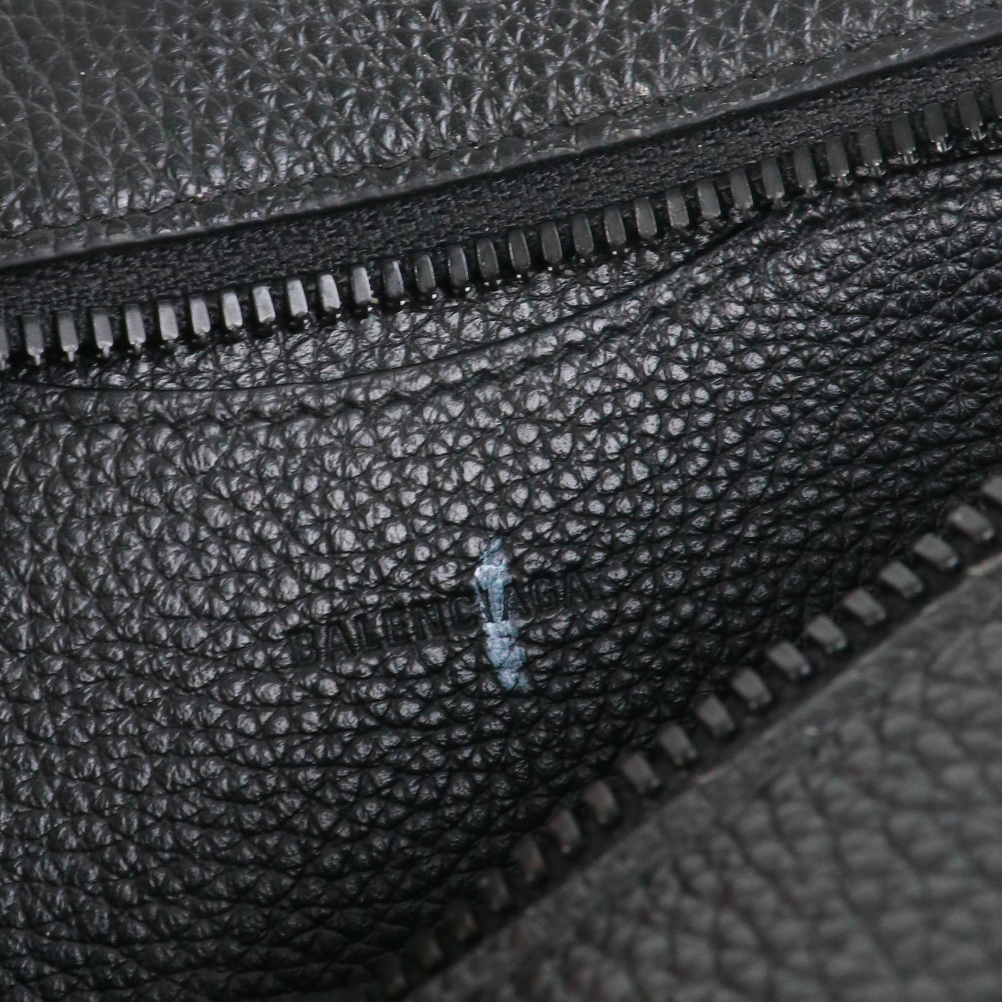 BALENCIAGA - Neo Classic nano shoulder bag in black grained leather