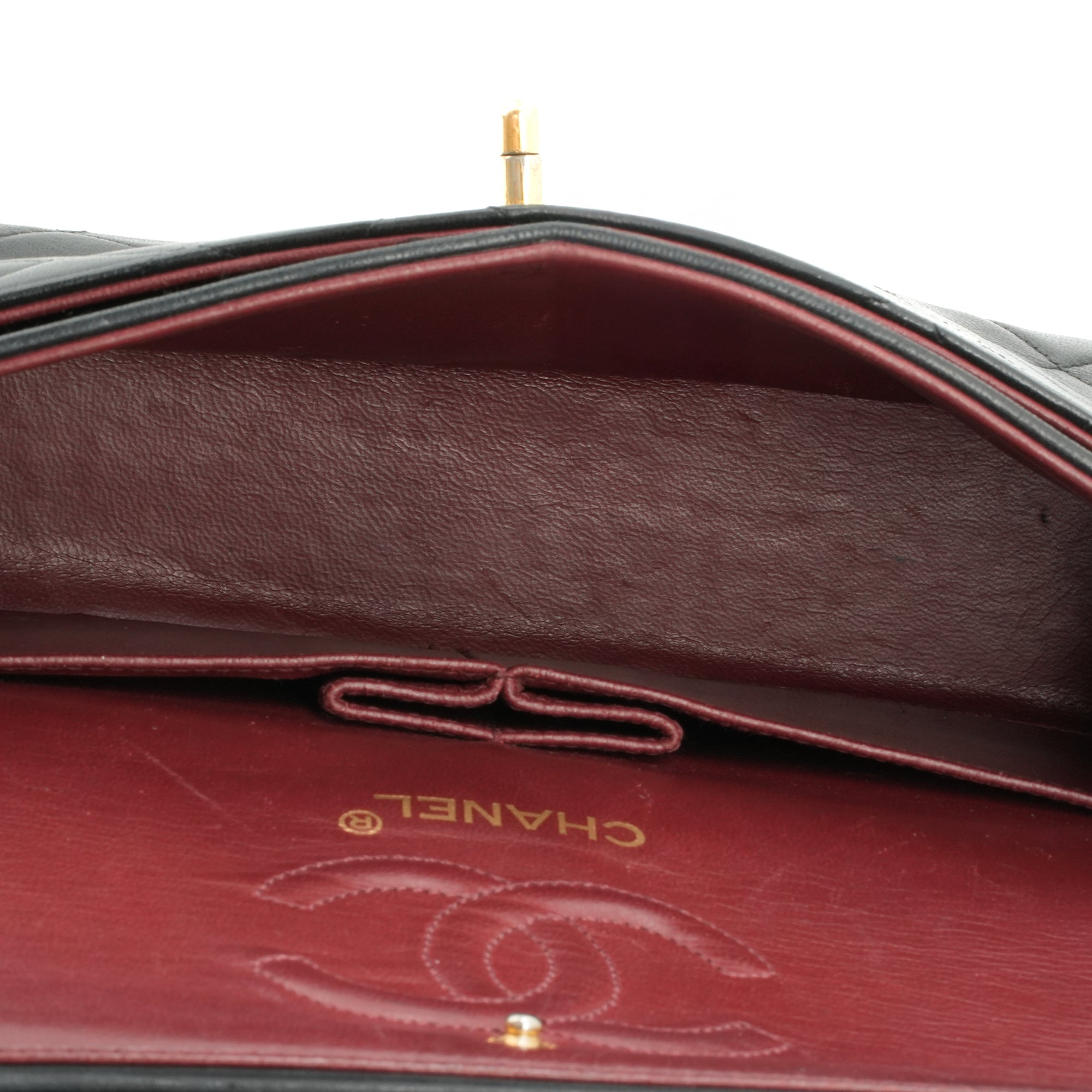CHANEL - Sac à main Classique/Timeless small Chanel en cuir matelassé noir vintage