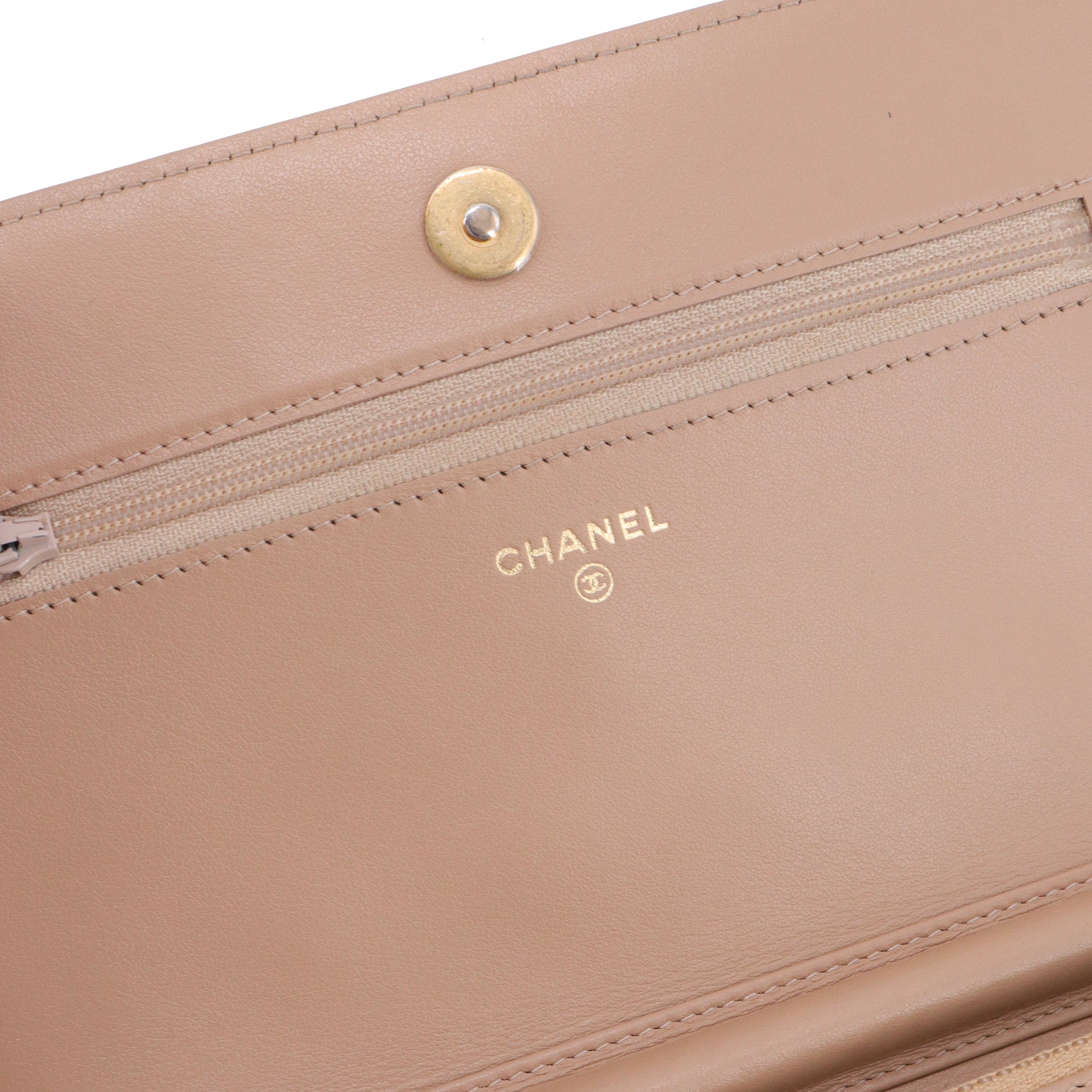 CHANEL - Sac à bandoulière Wallet On Chain Boy Chanel en cuir caviar beige