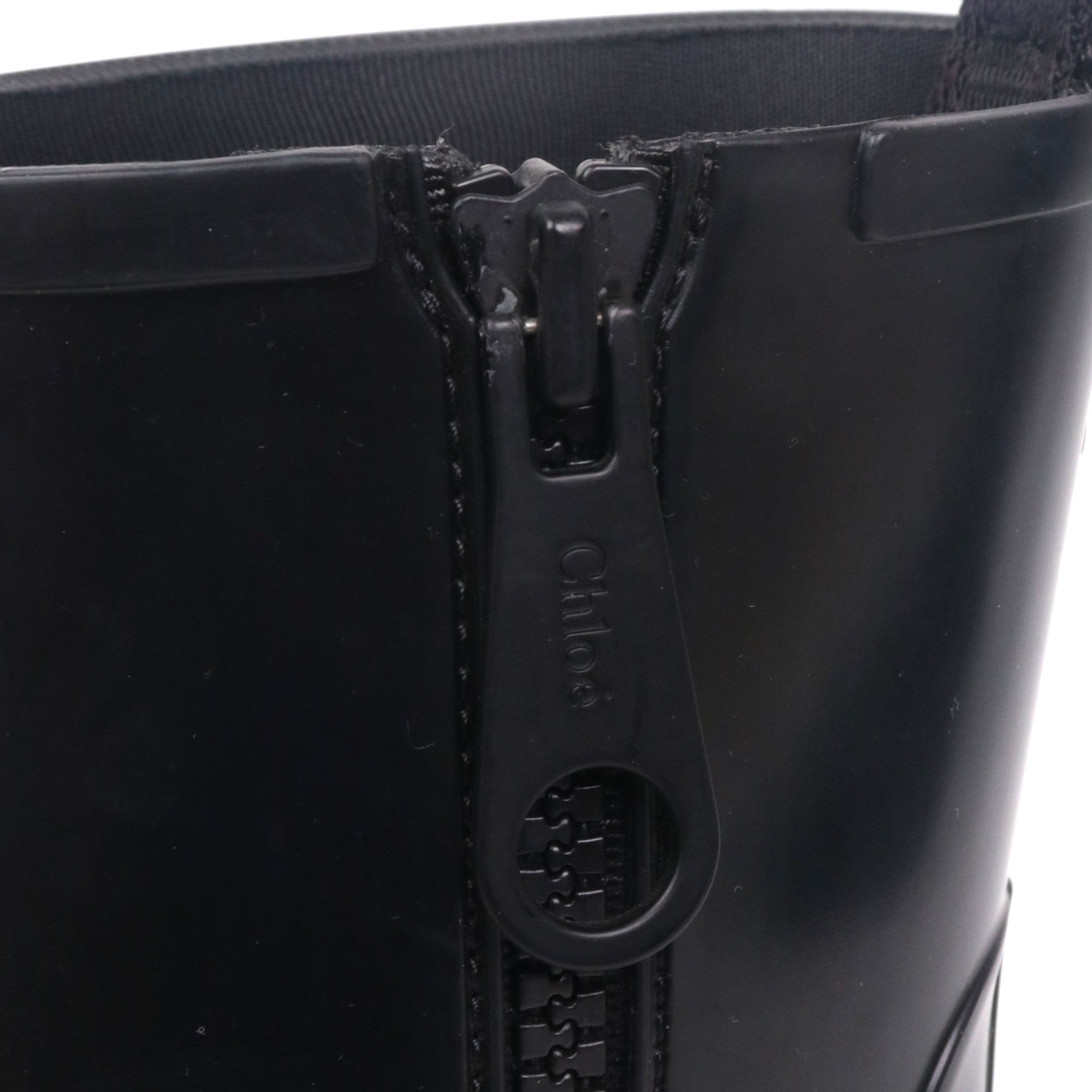 CHLOÉ - C Chloé ankle boots in crocodile-embossed leather (T38.5)