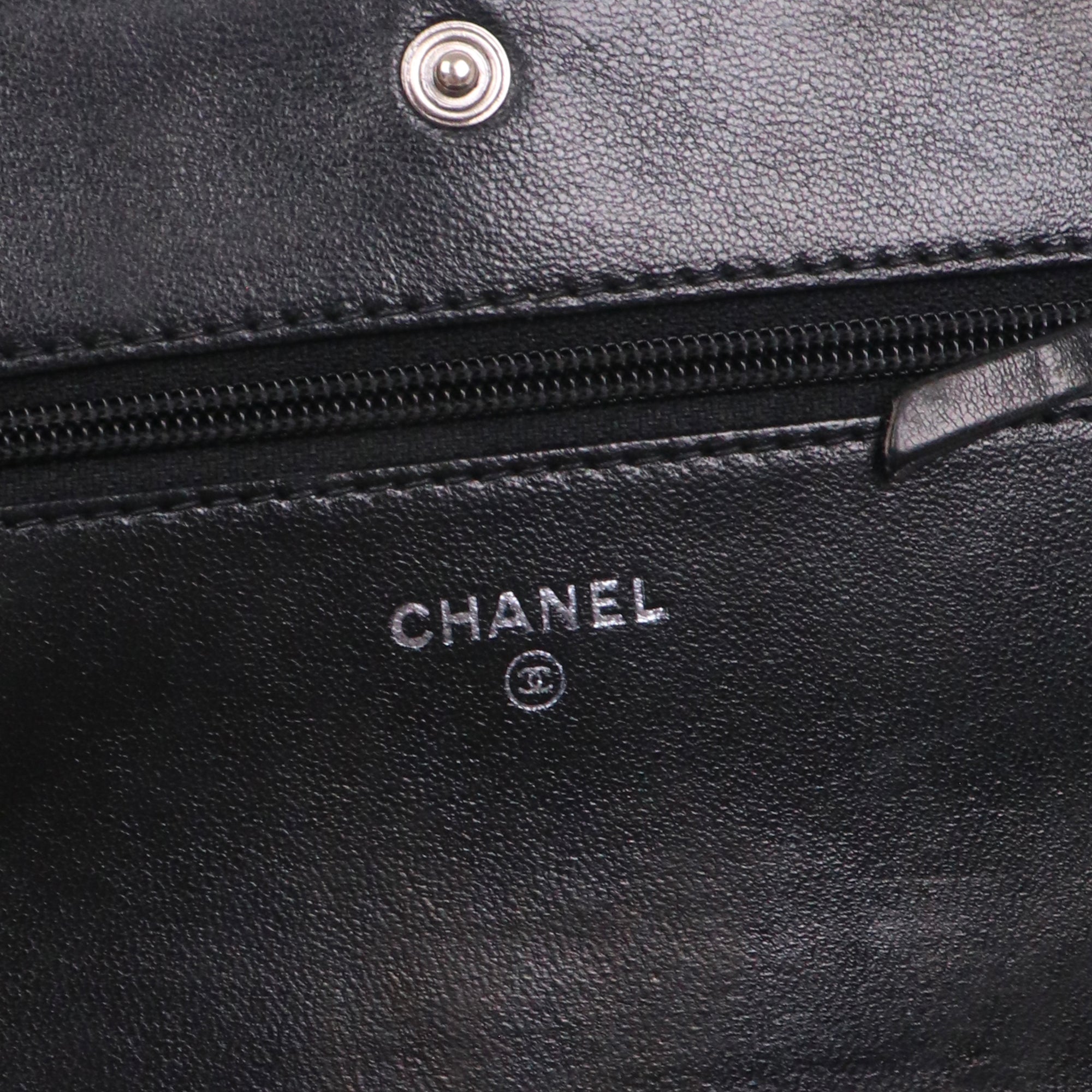 CHANEL - Sac Wallet On Chain Timeless Chanel en cuir matelassé noir