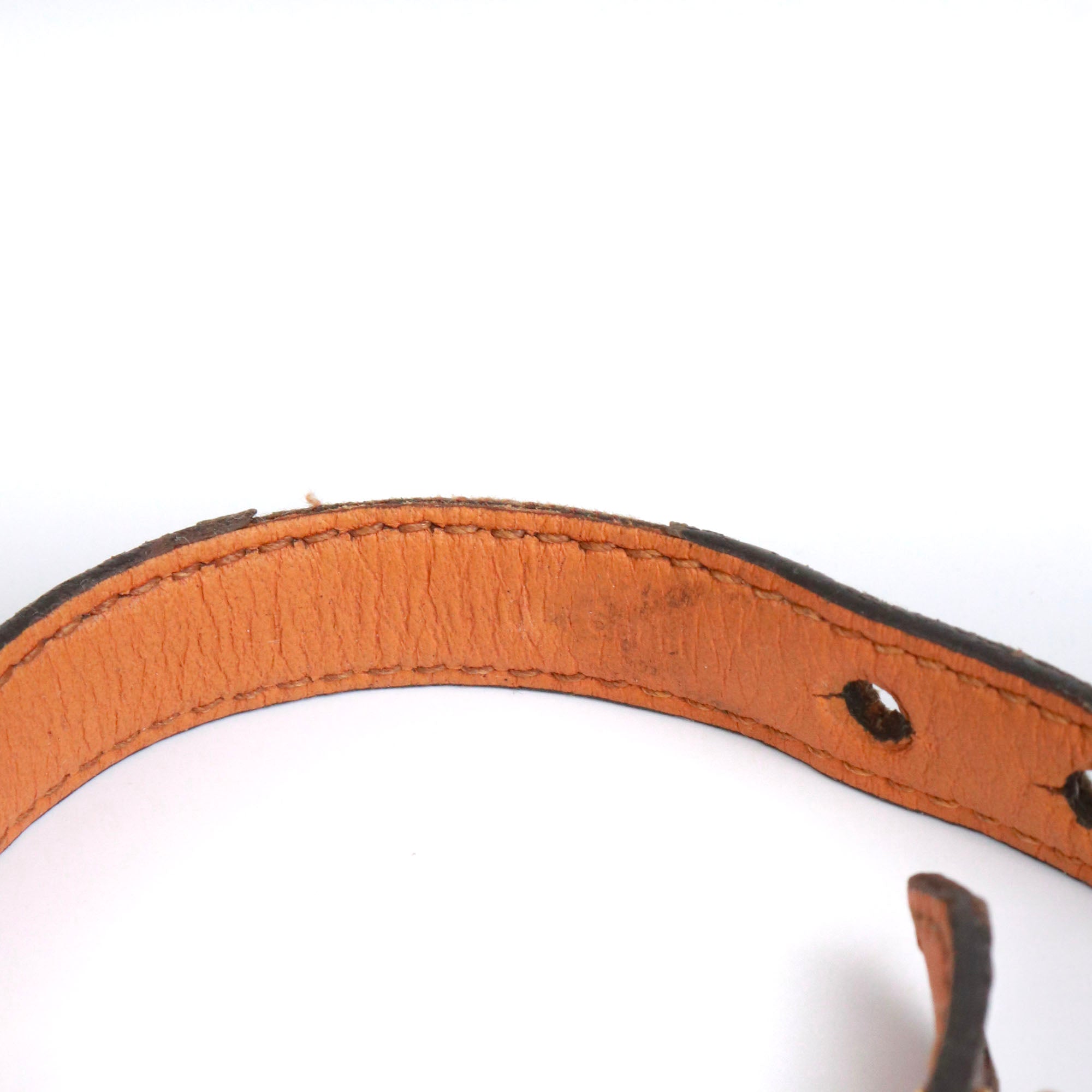 LOUIS VUITTON - Essential V bracelet in monogram canvas (T17)