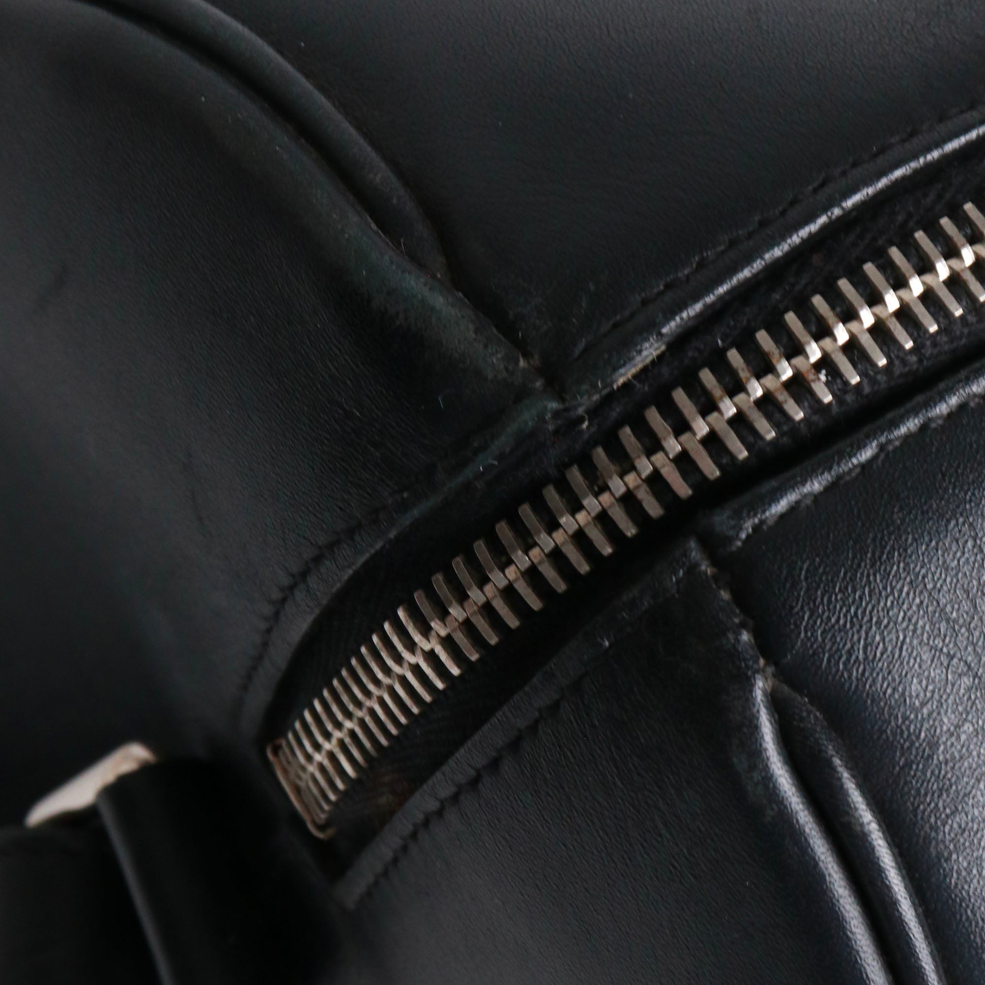 SAINT LAURENT - Sac à main Boston Saint Laurent en cuir noir