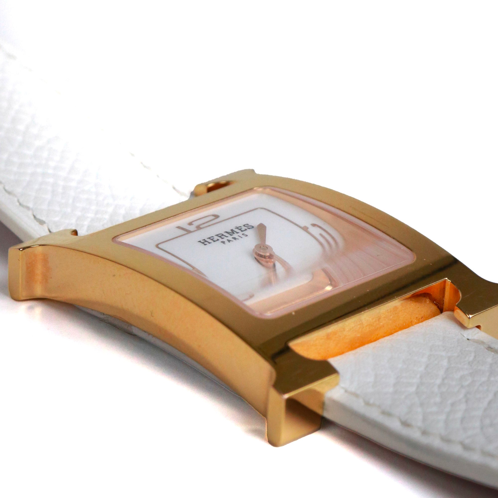 HERMÈS - Montre Heure H Hermès moyen modèle en or et cuir blanc