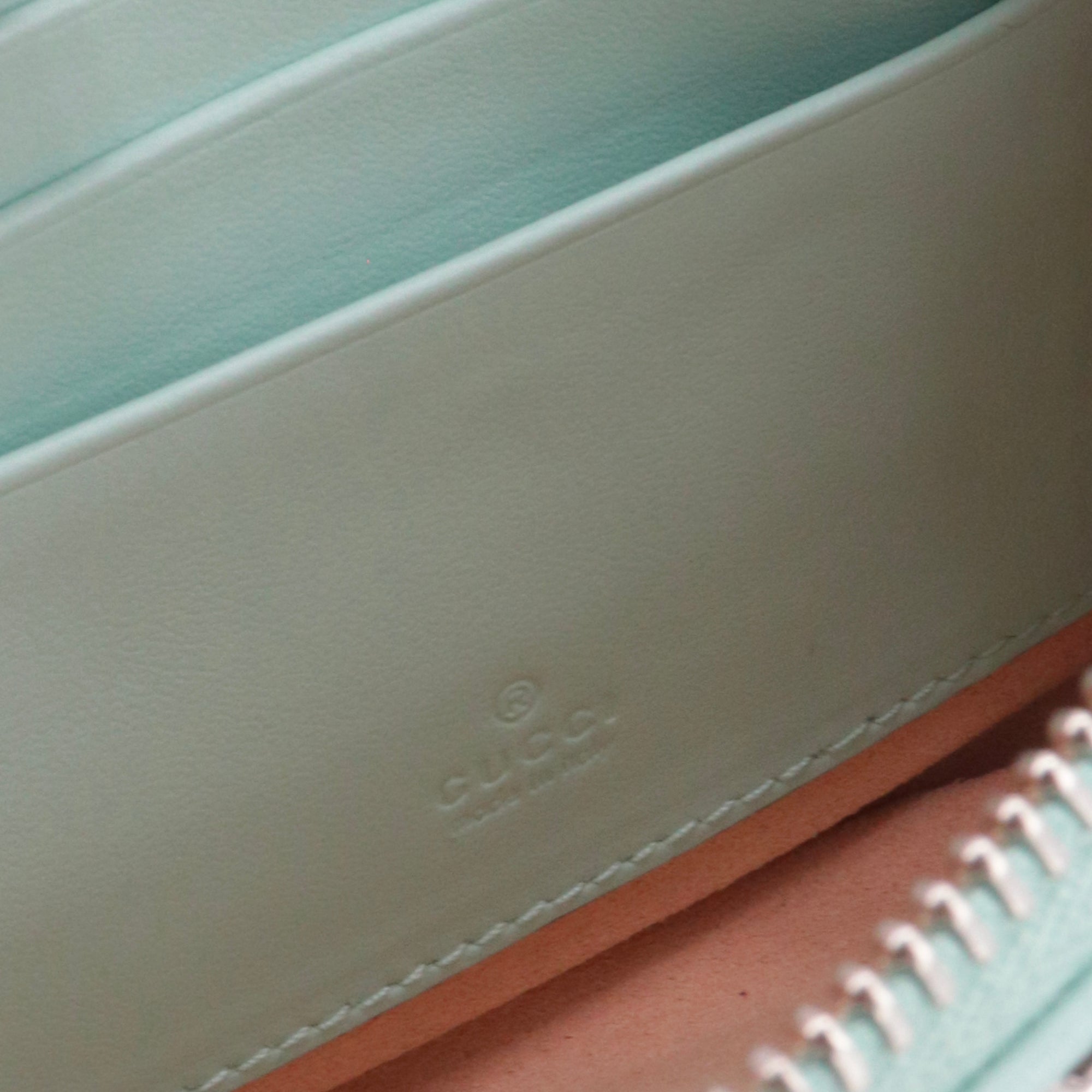GUCCI - Pochette GG Marmont Gucci en cuir chevron bleu pastel