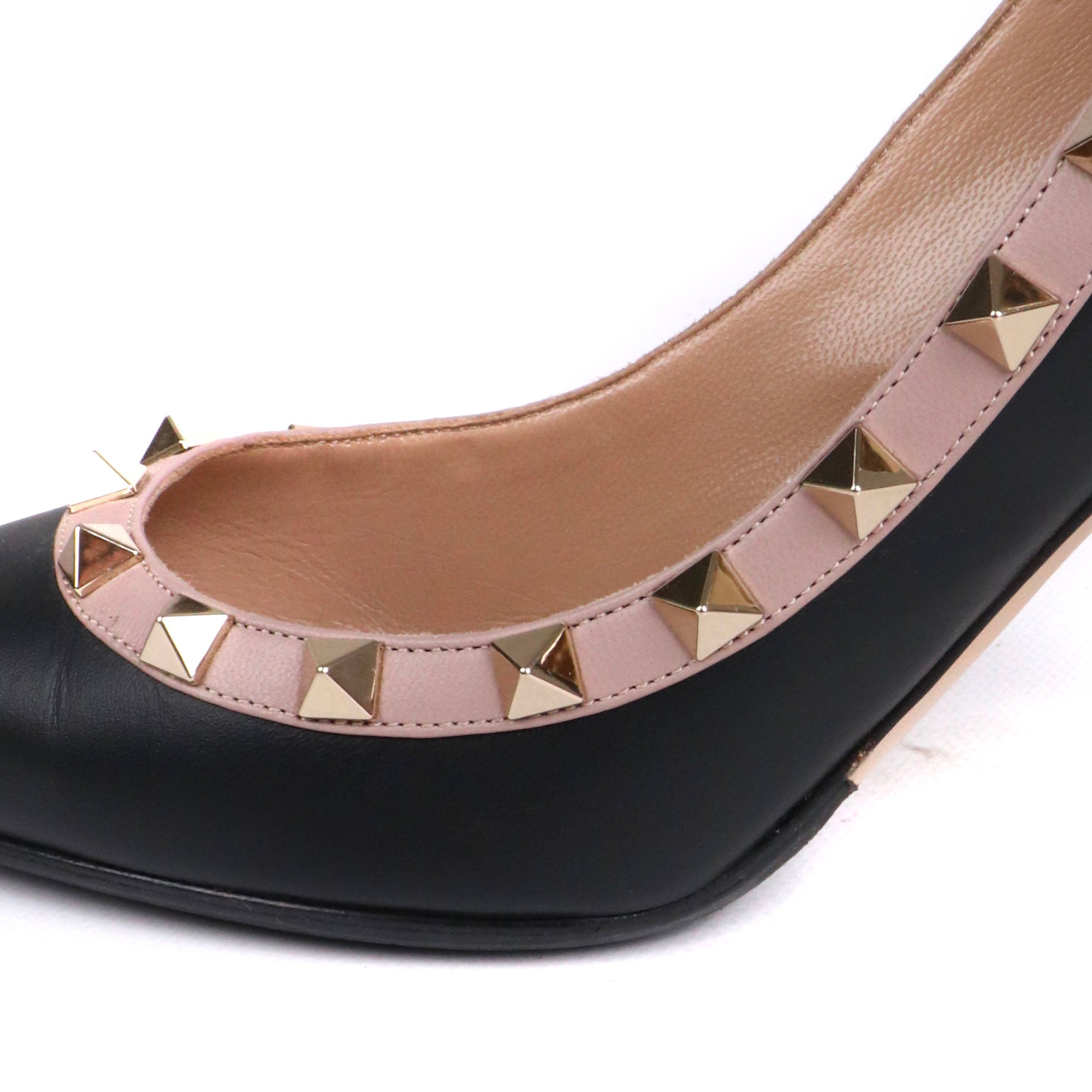 VALENTINO - Rockstud sandals in black leather and ostrich feathers (T41.5)