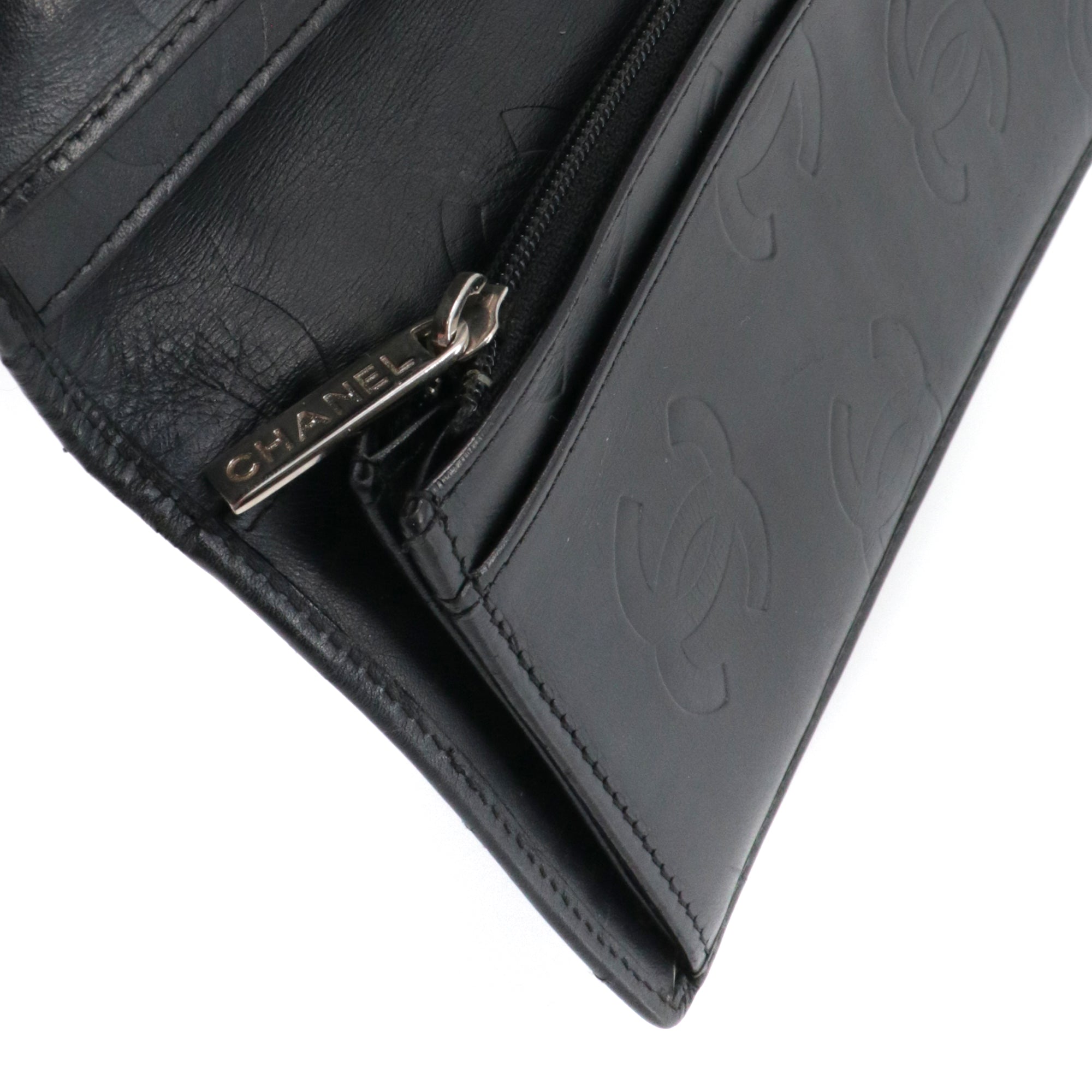 CHANEL - Black quilted leather wallet