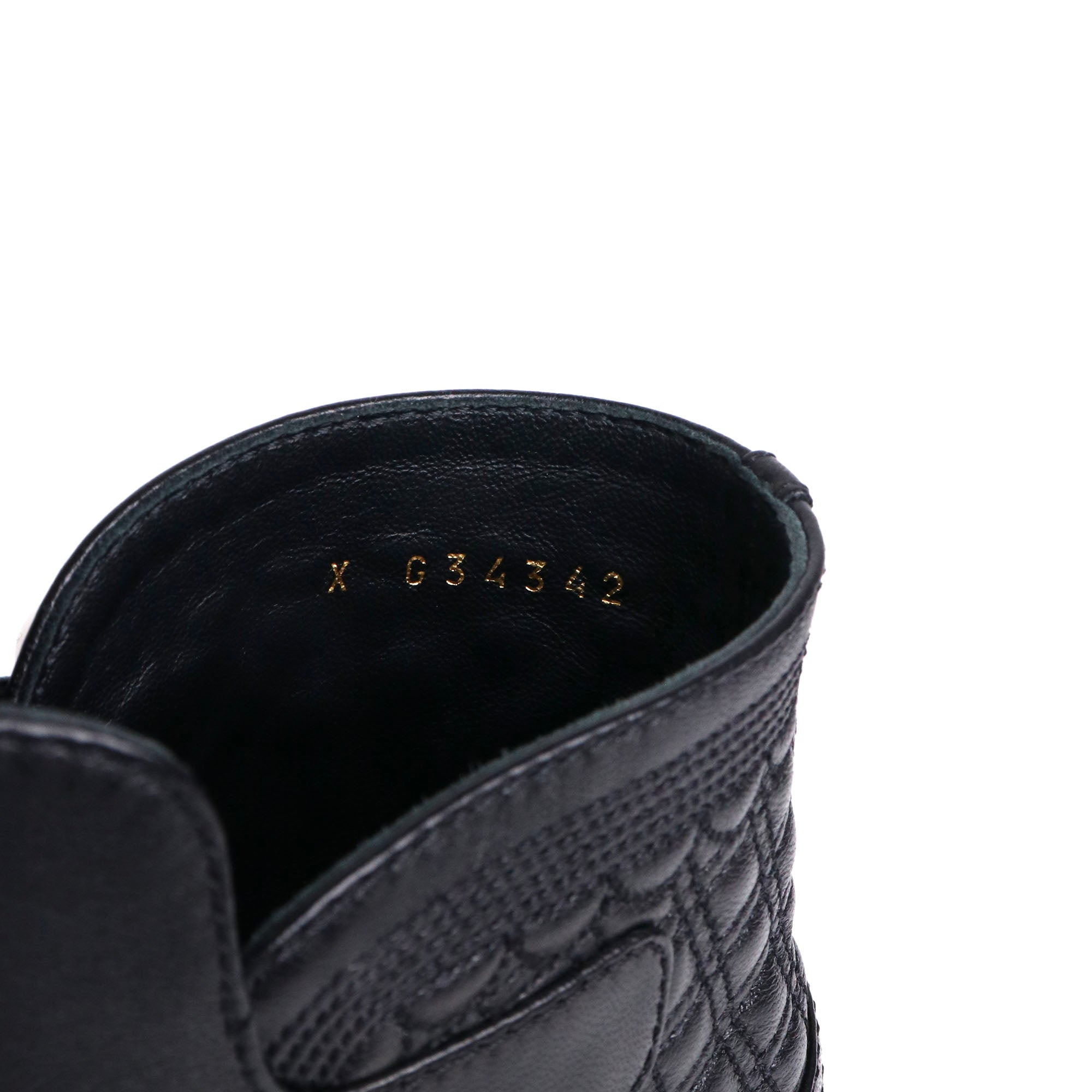 CHANEL - Chanel CC ankle boots in black lambskin (T34.5)