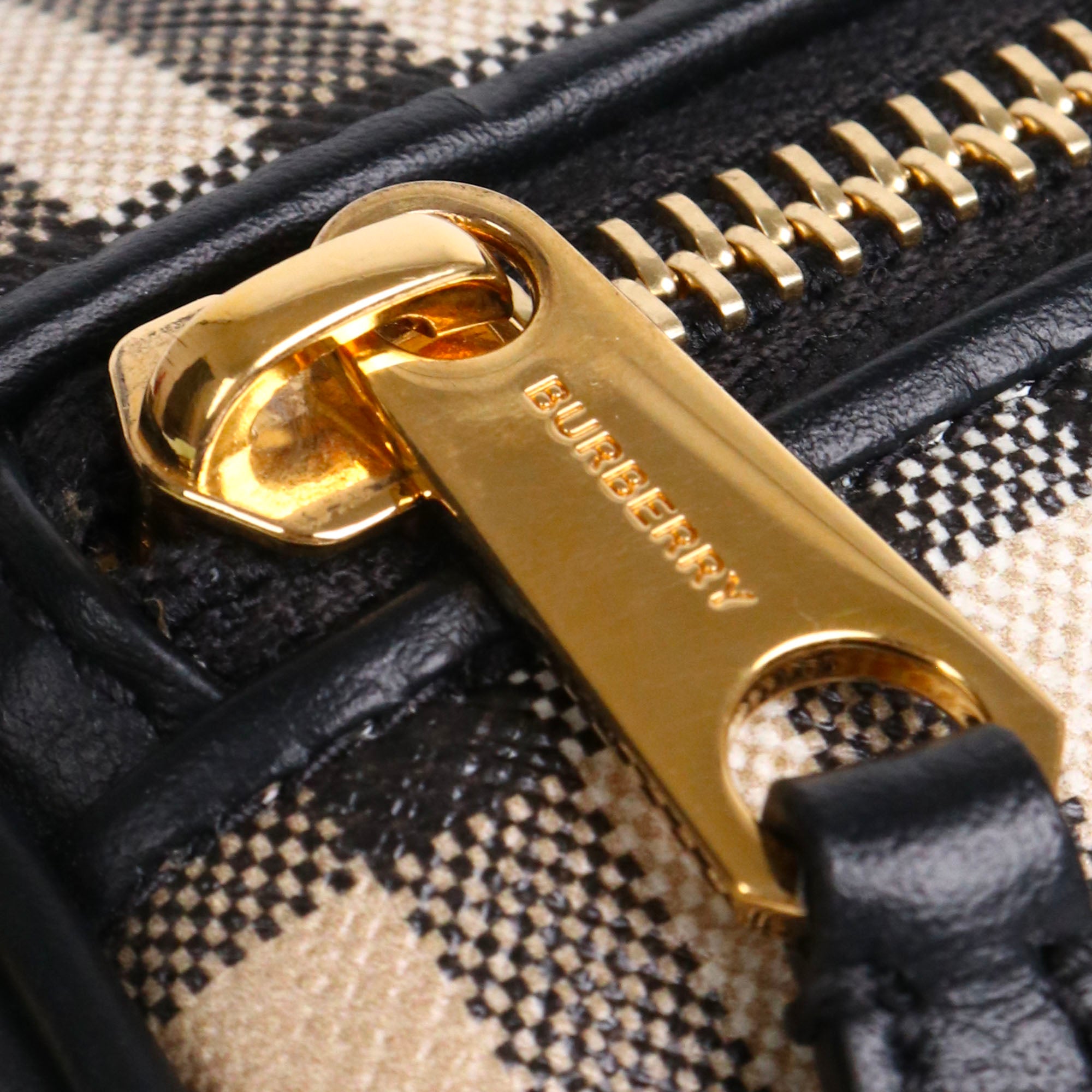 LOUIS VUITTON - Accessories pouch