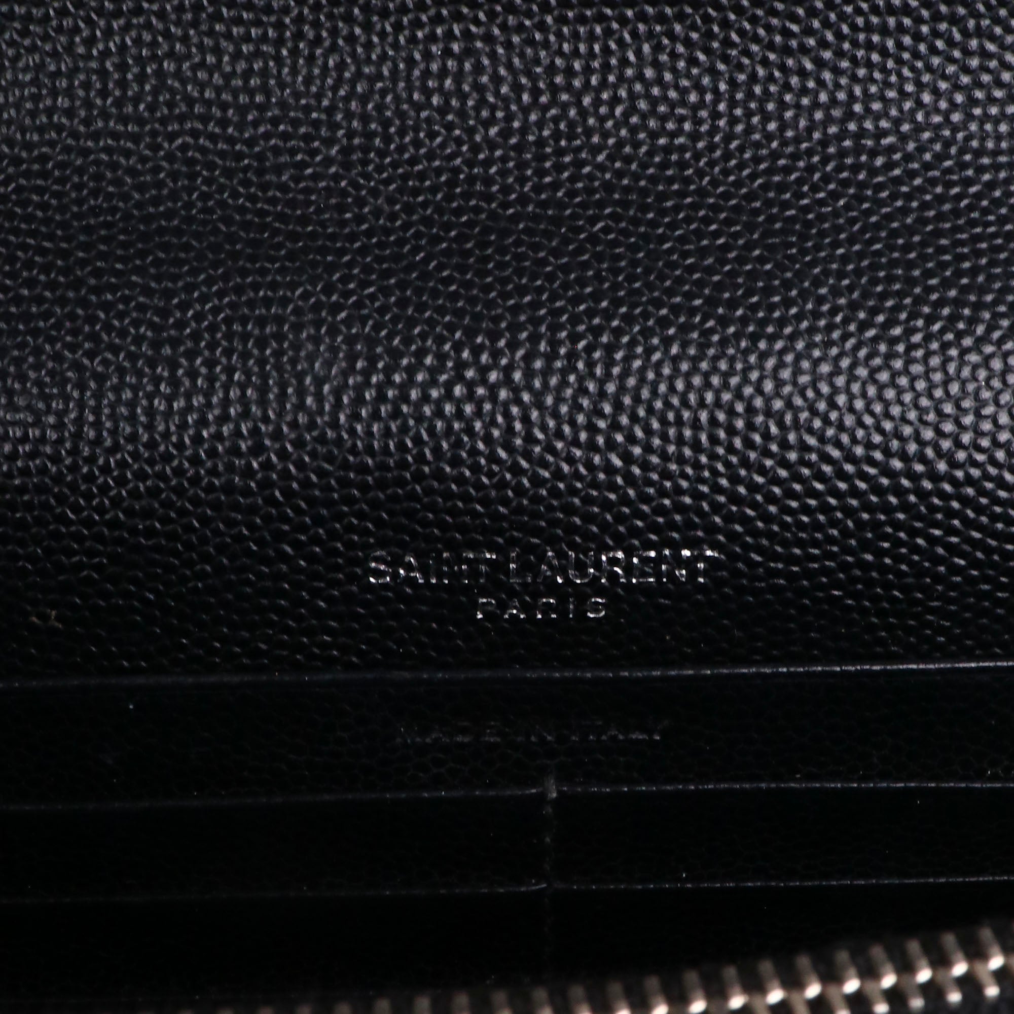 SAINT LAURENT - Pochette Cassandre Saint Laurent en cuir grainé noir