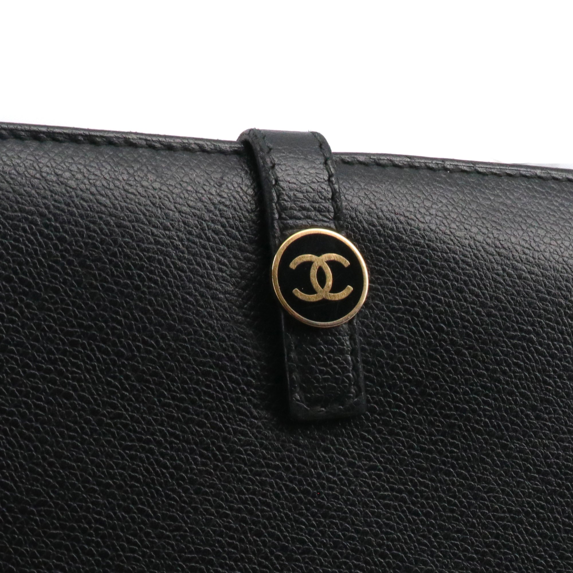 CHANEL - Portefeuille Chanel en cuir grainé noir