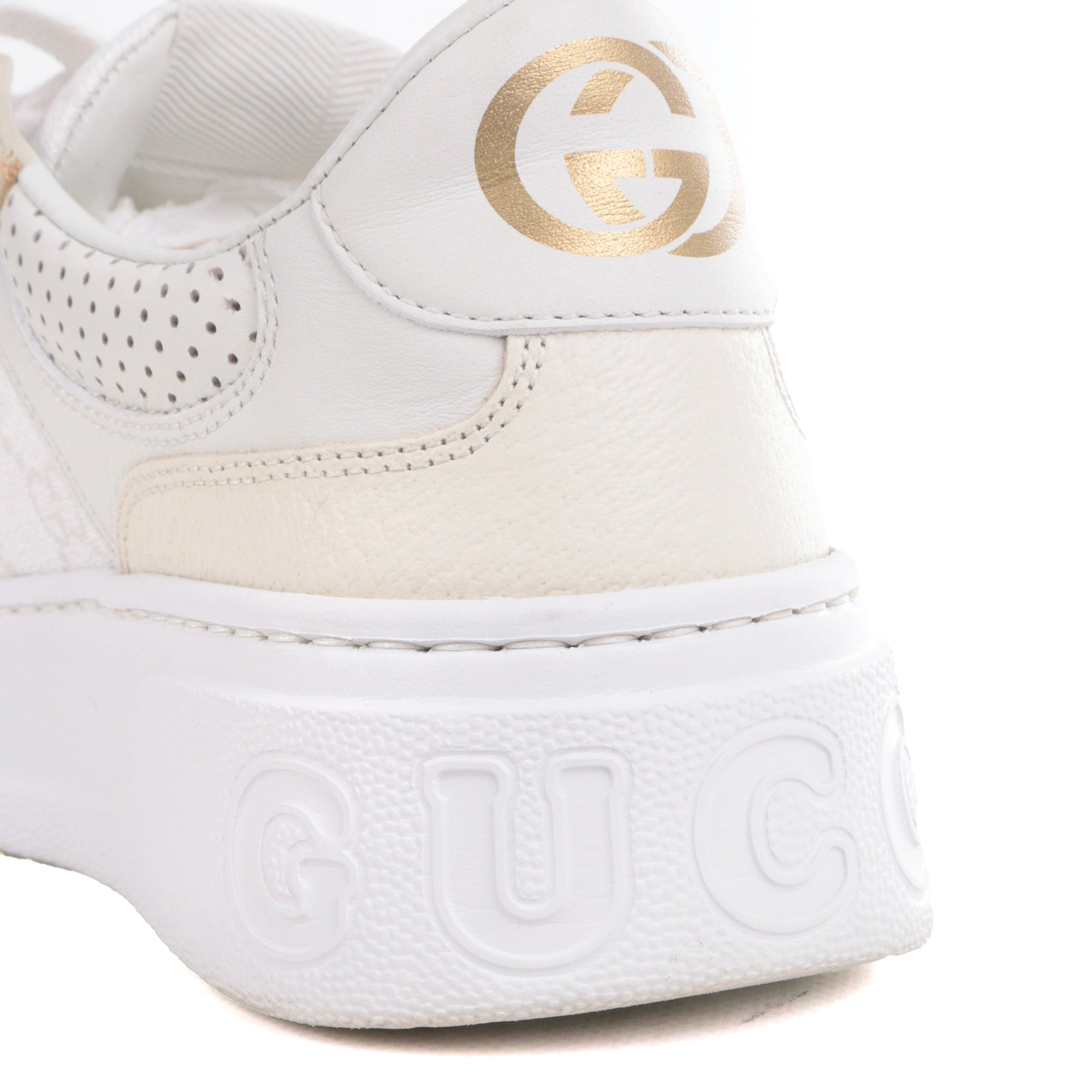 GUCCI - Sneakers GG Gucci en cuir monogrammé blanc (T39)