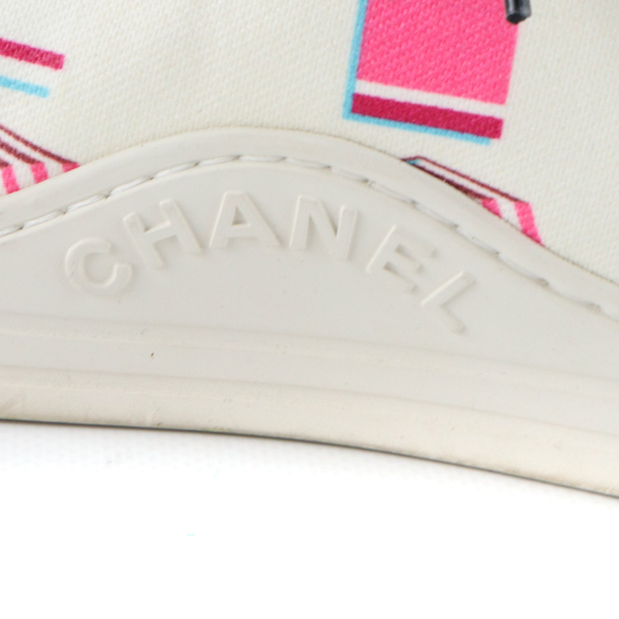 CHANEL - Baskets en toile à motif (T37,5)