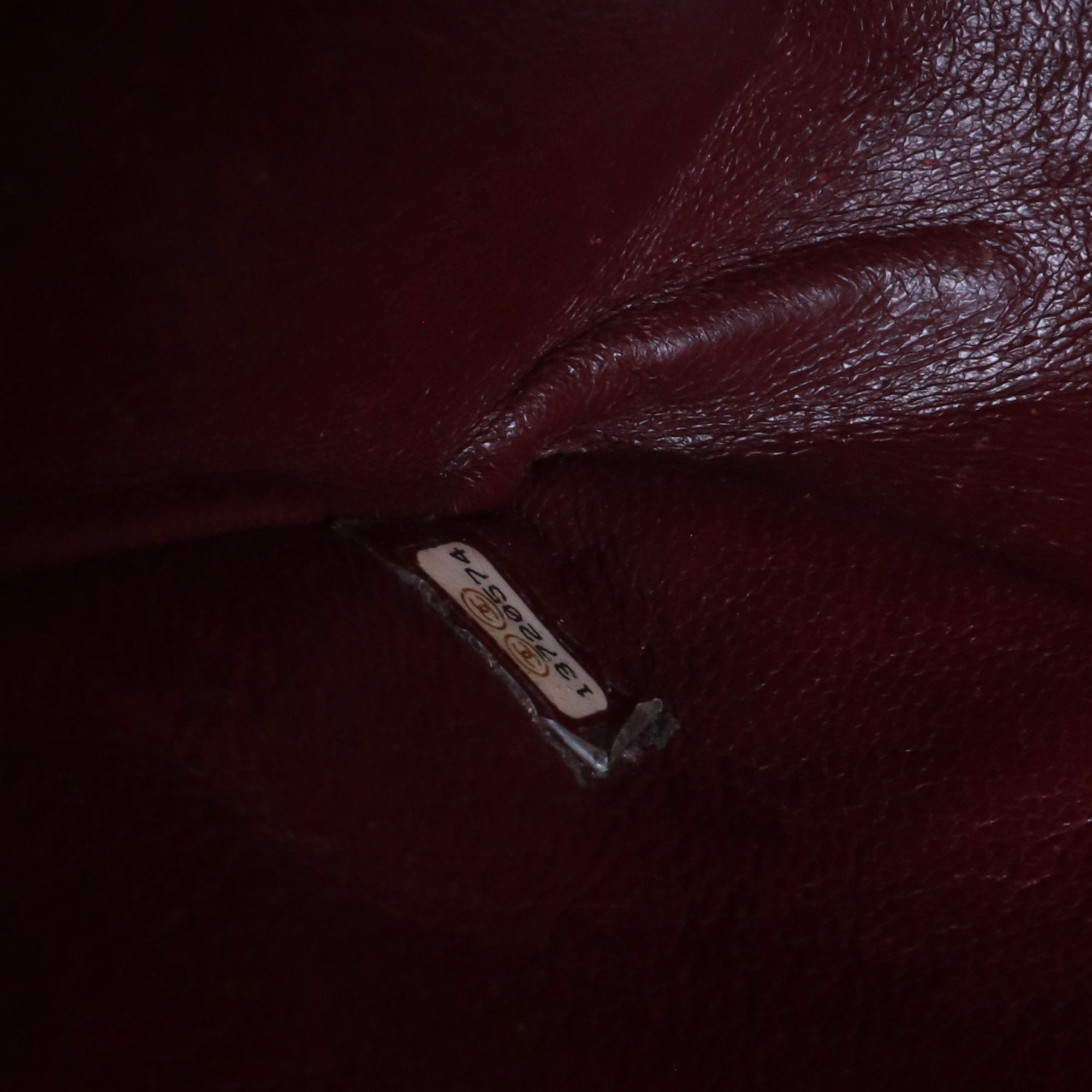 CHANEL - Sac à bandoulière 2.55 Chanel medium en cuir froissé noir