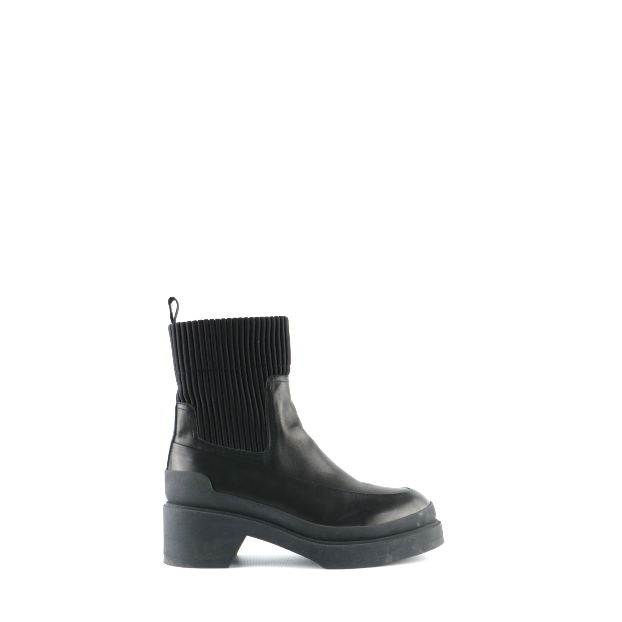HERMÈS - Bottines en cuir de veau noir (T37,5)