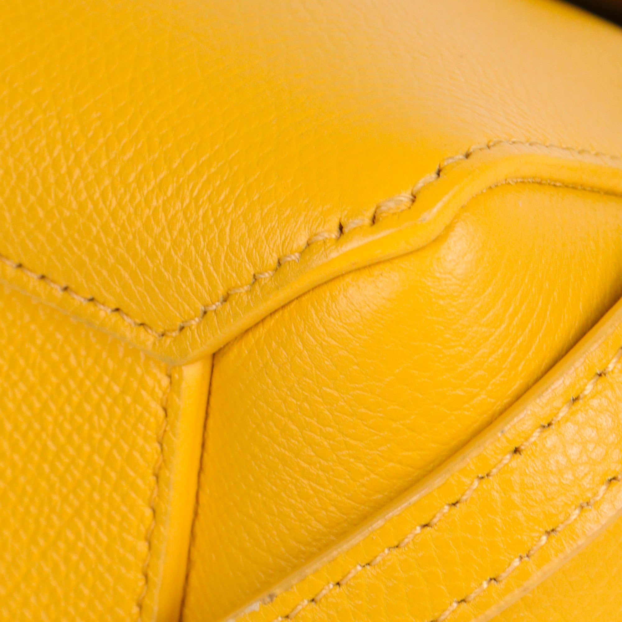 CELINE - Sac à bandoulière Belt nano Celine en cuir grainé jaune