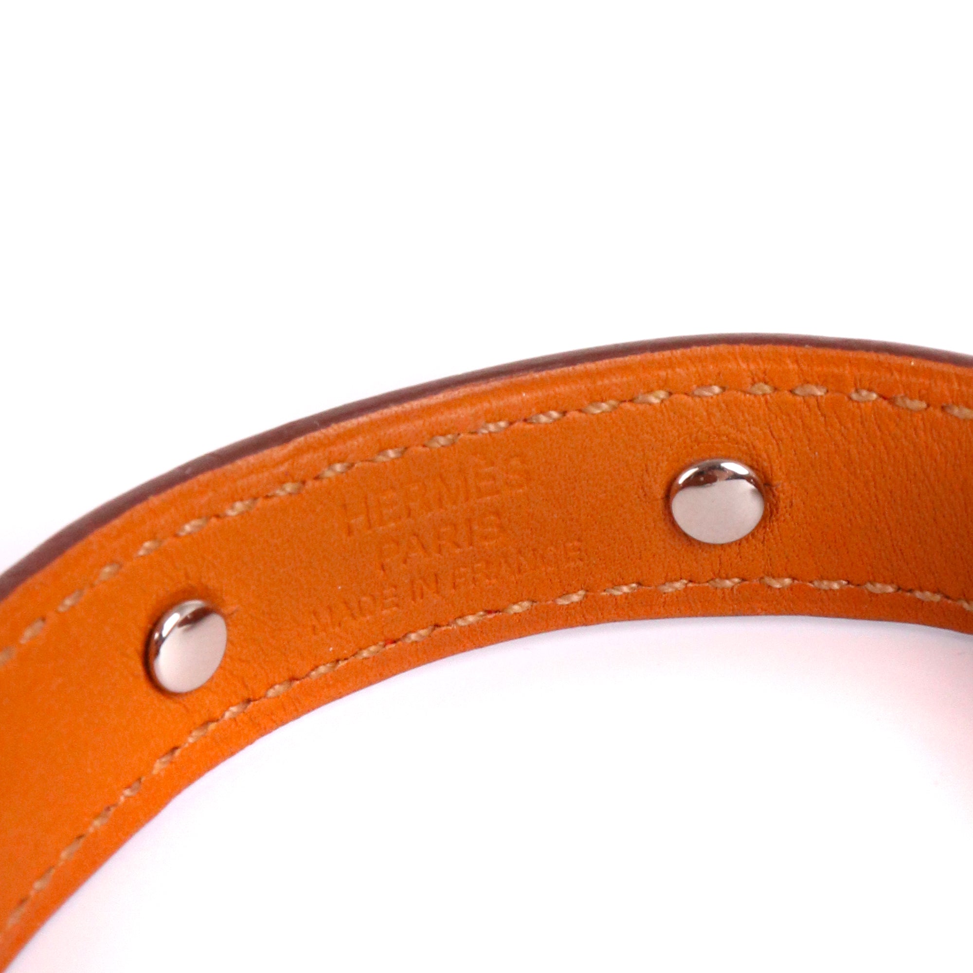 HERMÈS - Jonc Clou de Forge Hermès en cuir rouge et métal (M)