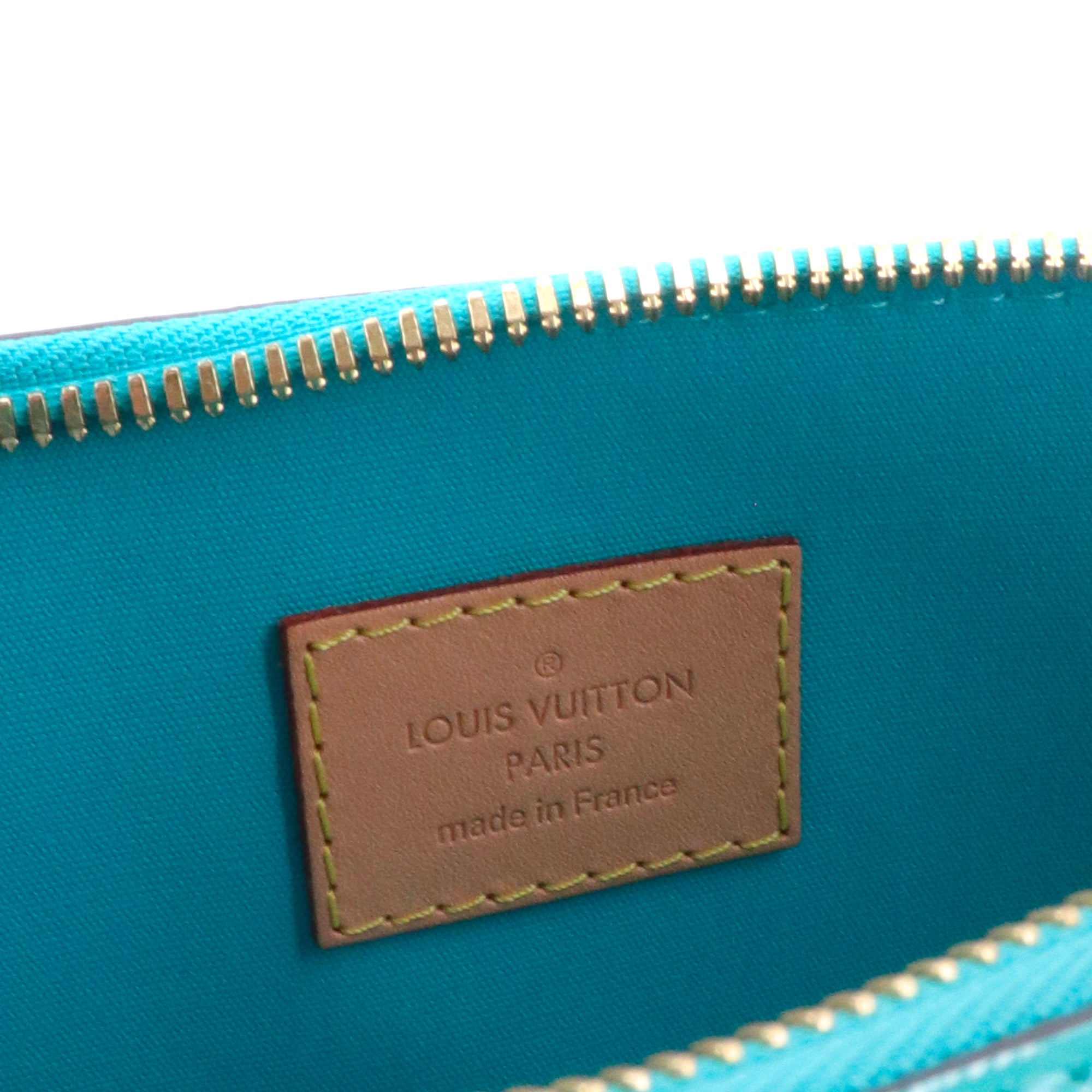 LOUIS VUITTON - Sac à main Alma PM Louis Vuitton en cuir monogrammé verni turquoise