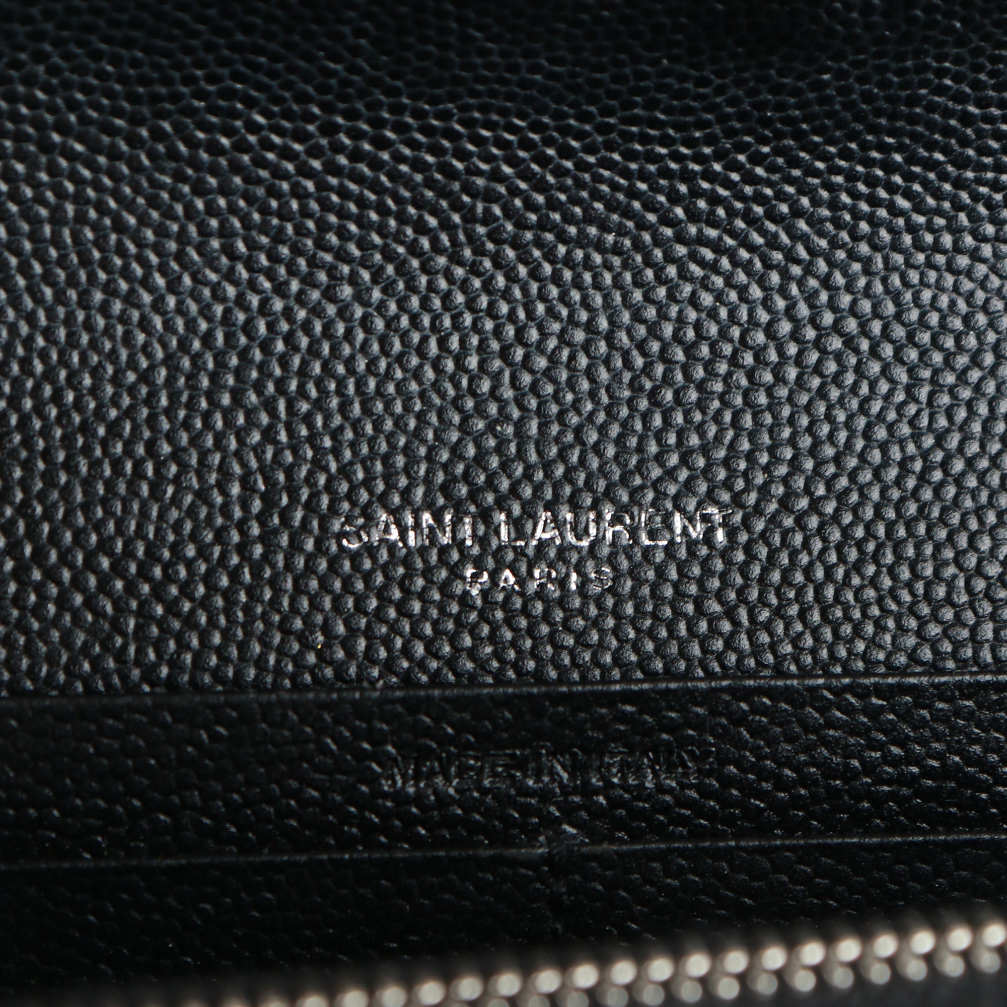 SAINT LAURENT - Grand Portefeuille Cassandre en cuir grainé