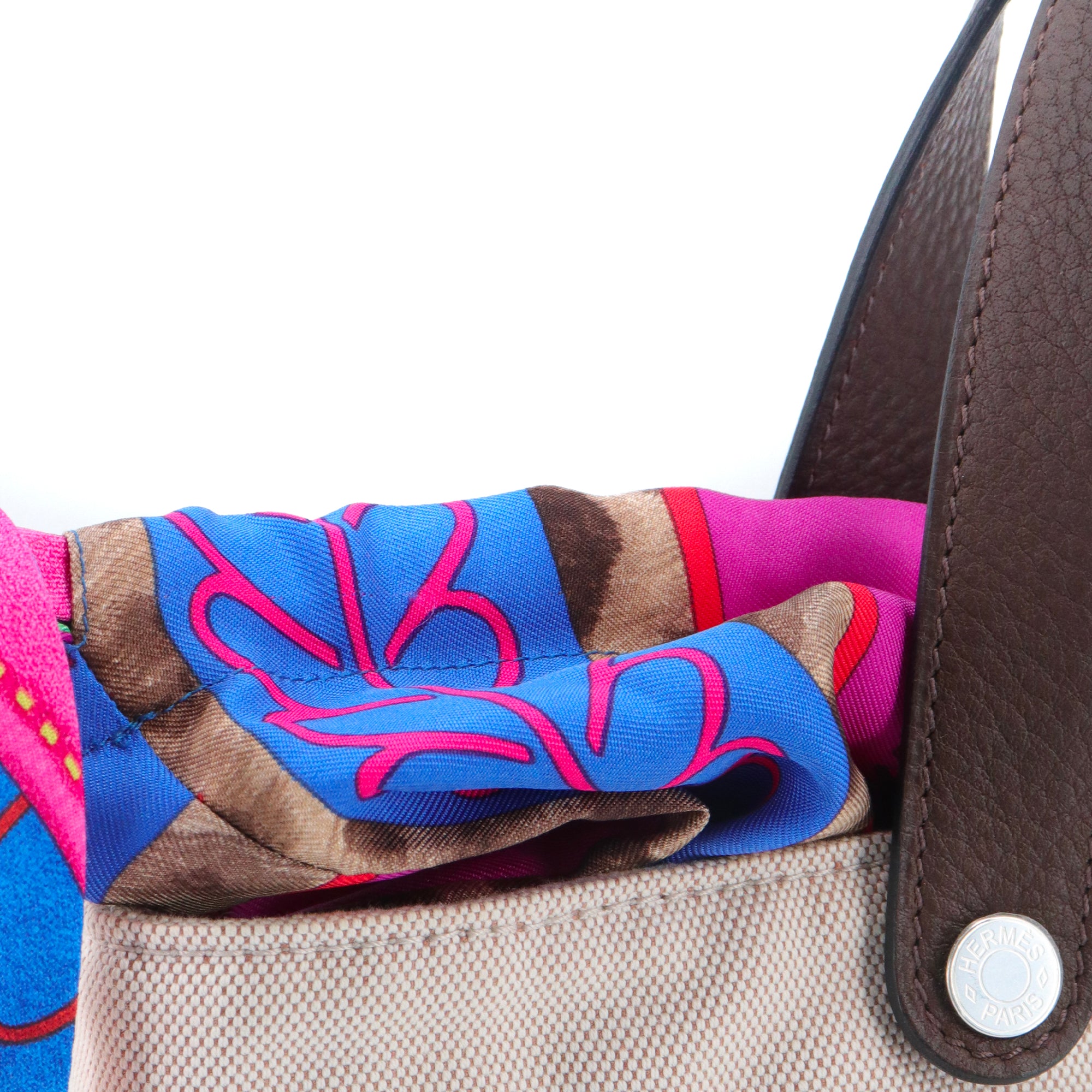 HERMÈS - Sac à main Hermès en en toile et soie multicolore