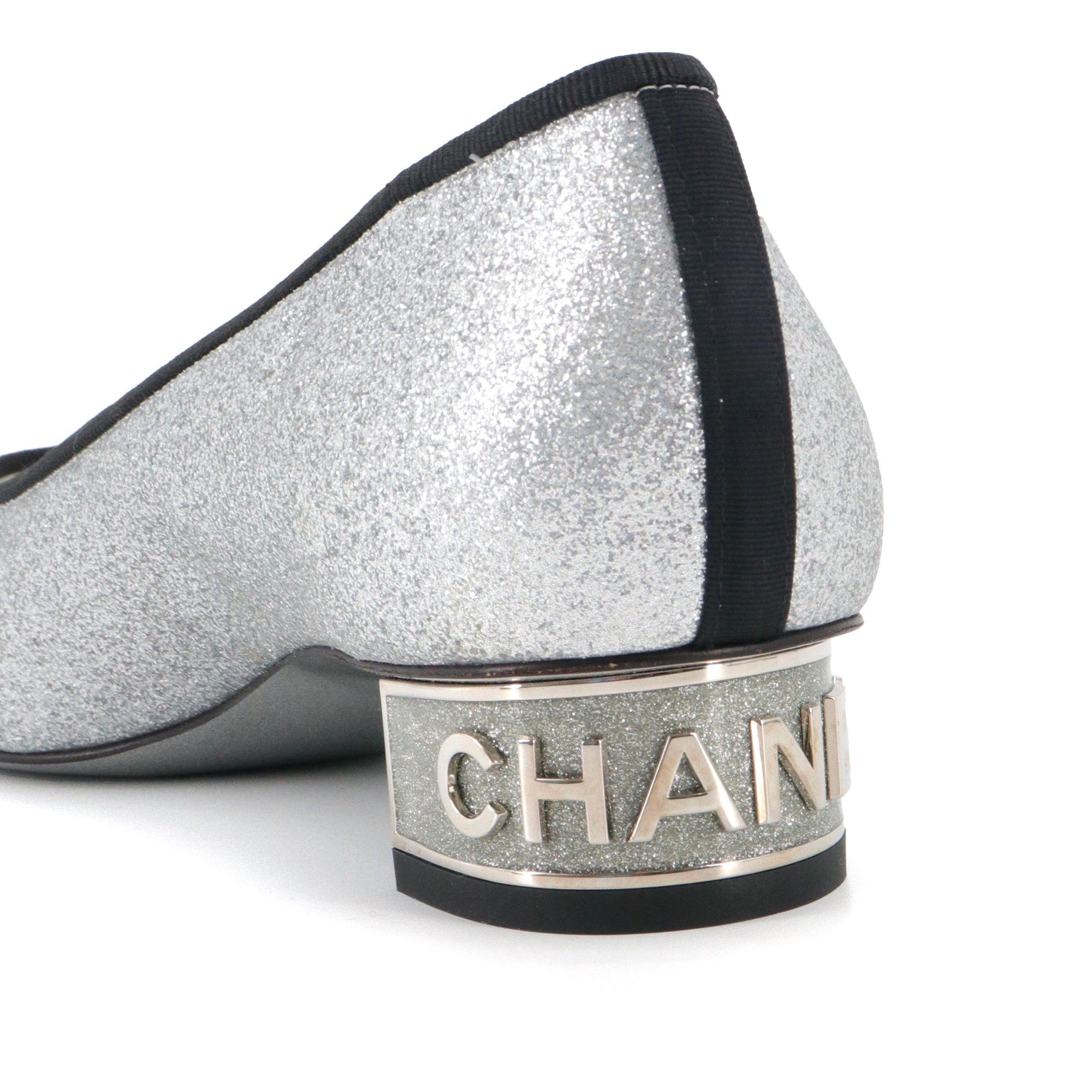 CHANEL - Chanel silver sequined ballerinas (T37)