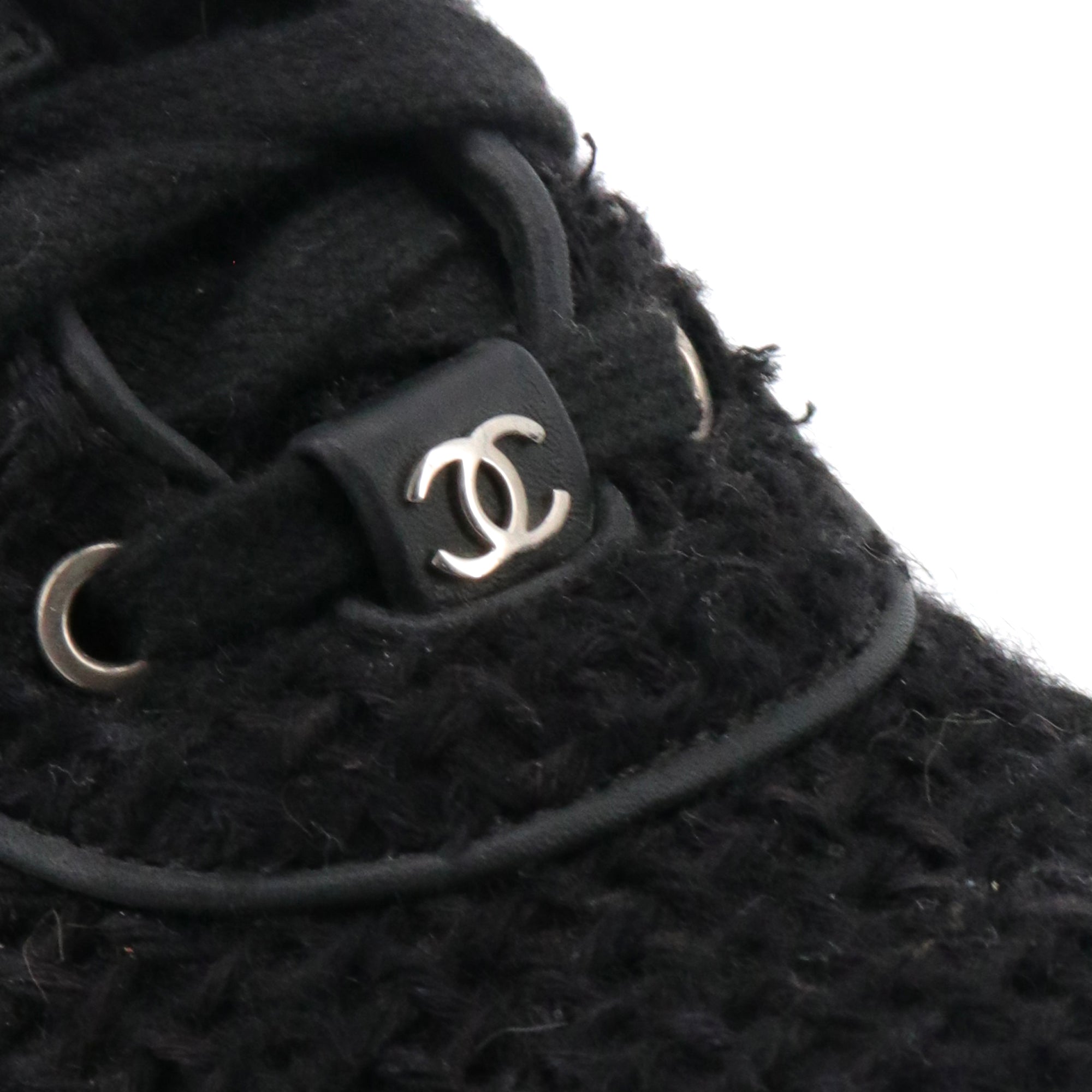 CHANEL - Chanel low-top sneakers in black tweed (T39)