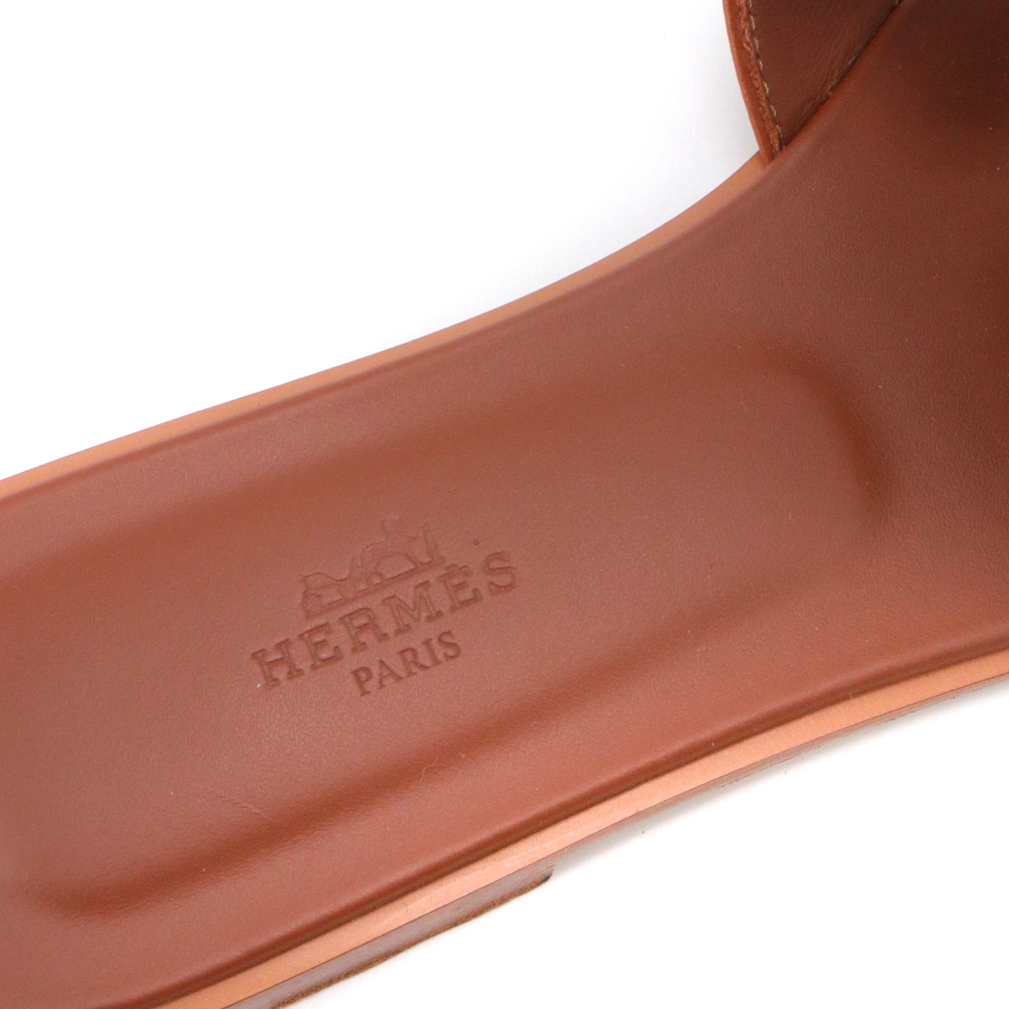 HERMÈS - Oran Hermès sandals in gold leather (T38)