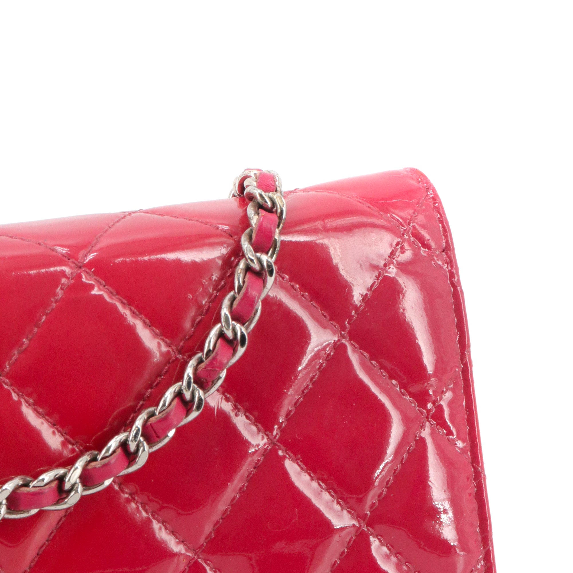 CHANEL - Sac Wallet on chain Timeless Chanel en cuir verni rose