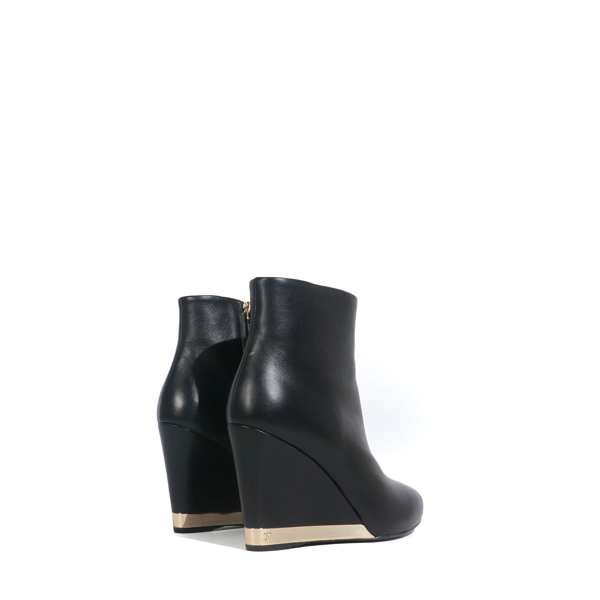 CHANEL - Black leather wedge ankle boots (T39)