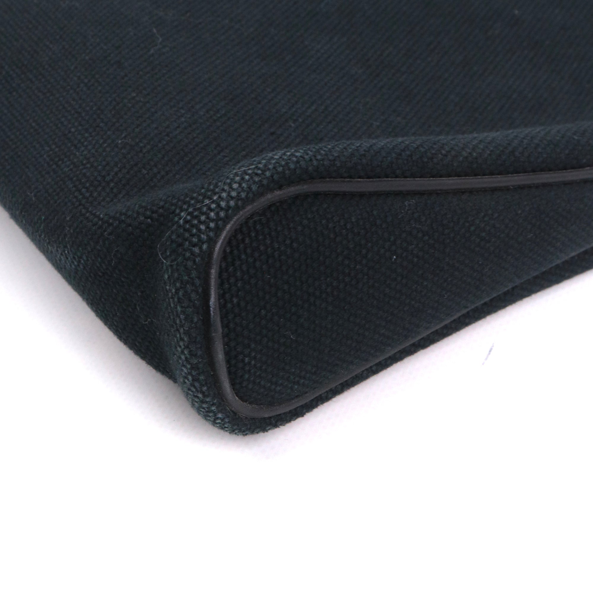 HERMÈS - Sac à main Ibu Hermès en toile noire
