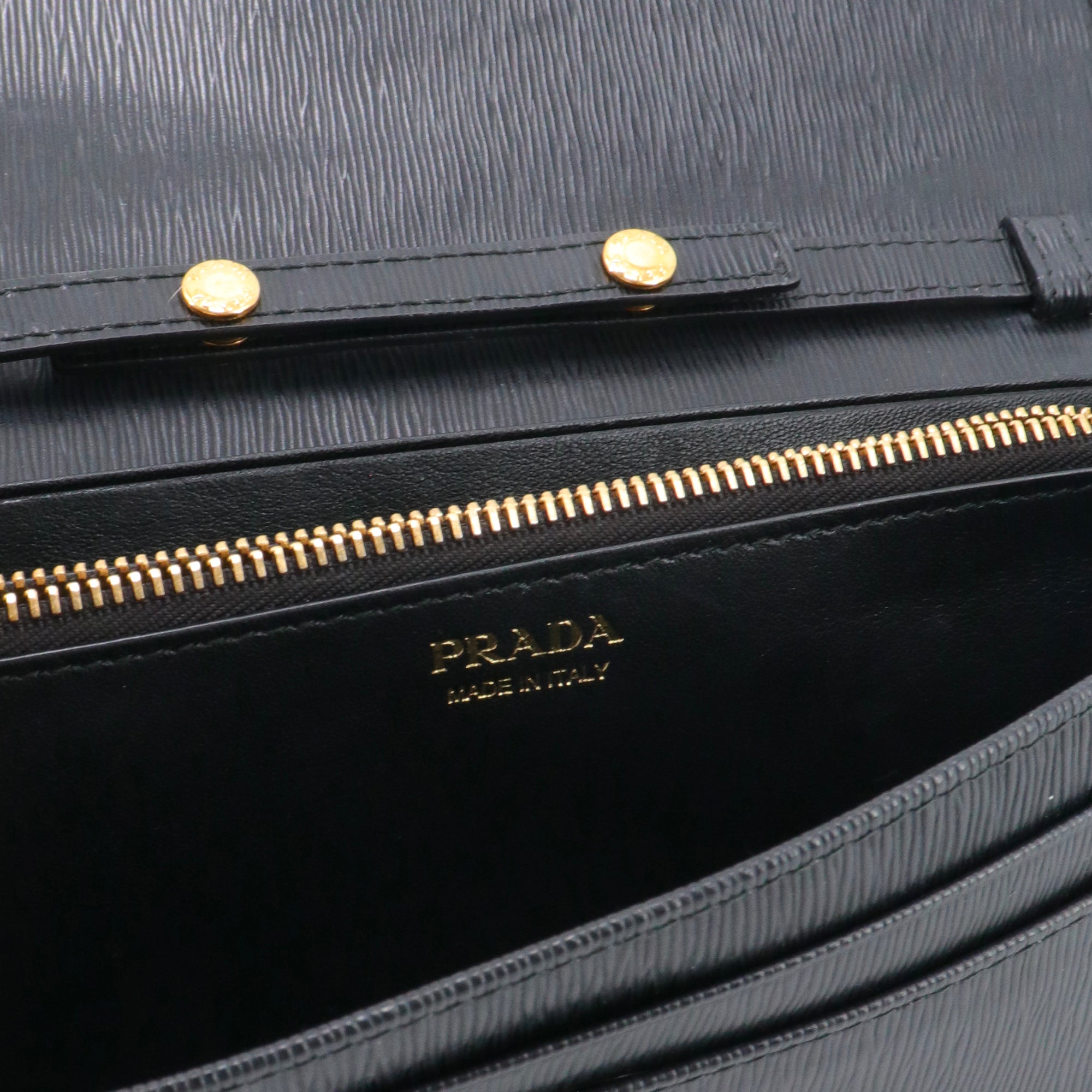 PRADA - Wallet on chain Vitello Move Prada en cuir grainé noir