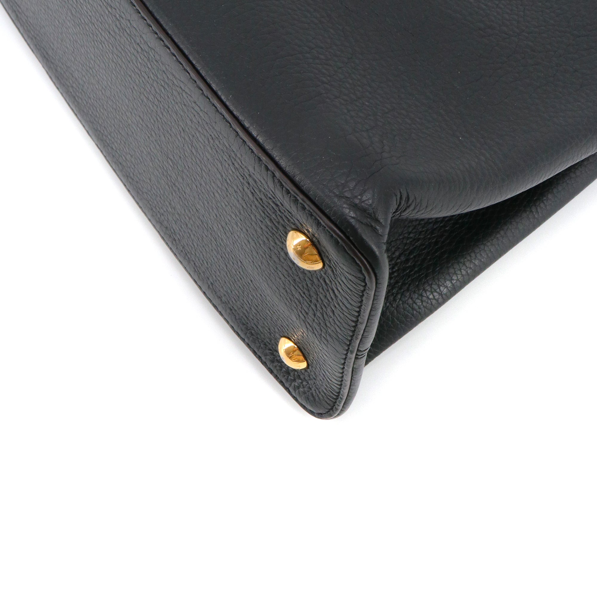 LOUIS VUITTON - Louis Vuitton Capucines GM handbag in black grained leather