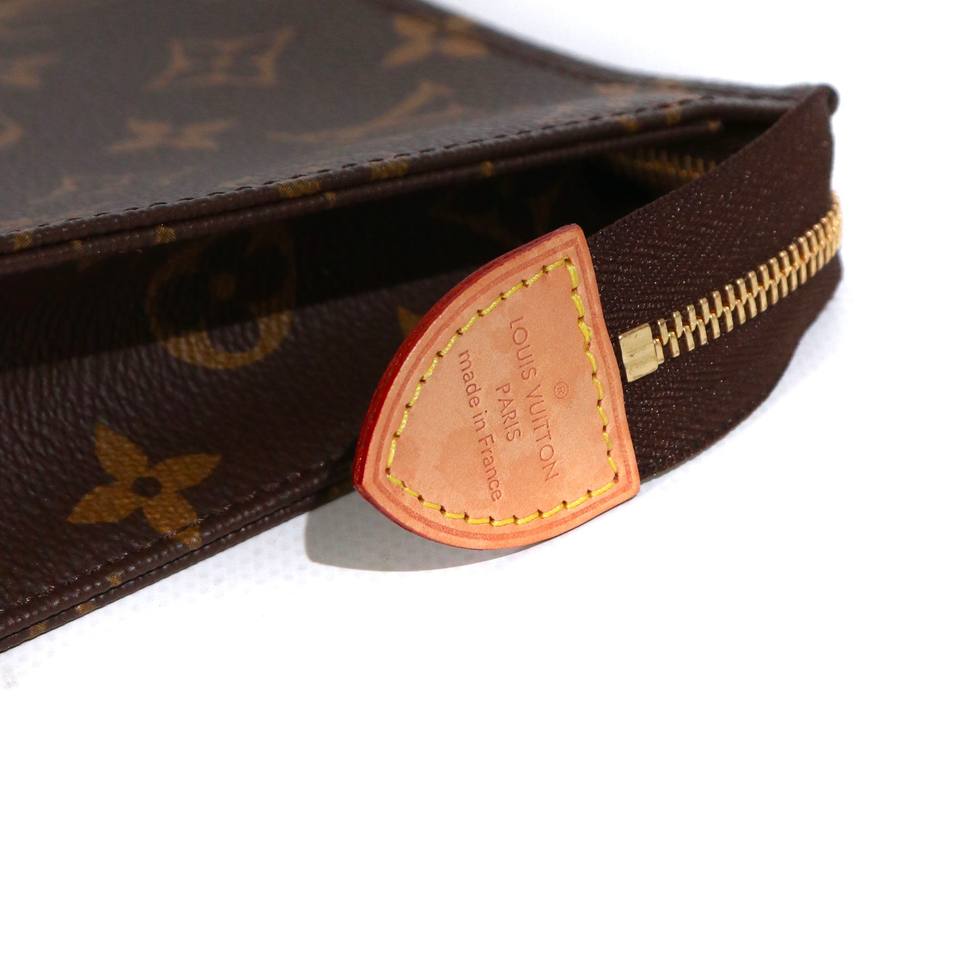 LOUIS VUITTON - Pochette 26 Louis Vuitton en toile enduite monogrammée