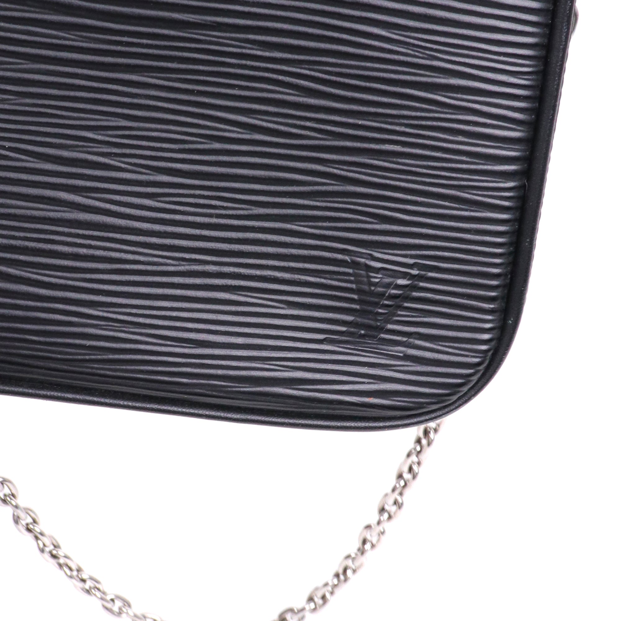GUCCI - GG Marmont Small Size shoulder bag in black leather