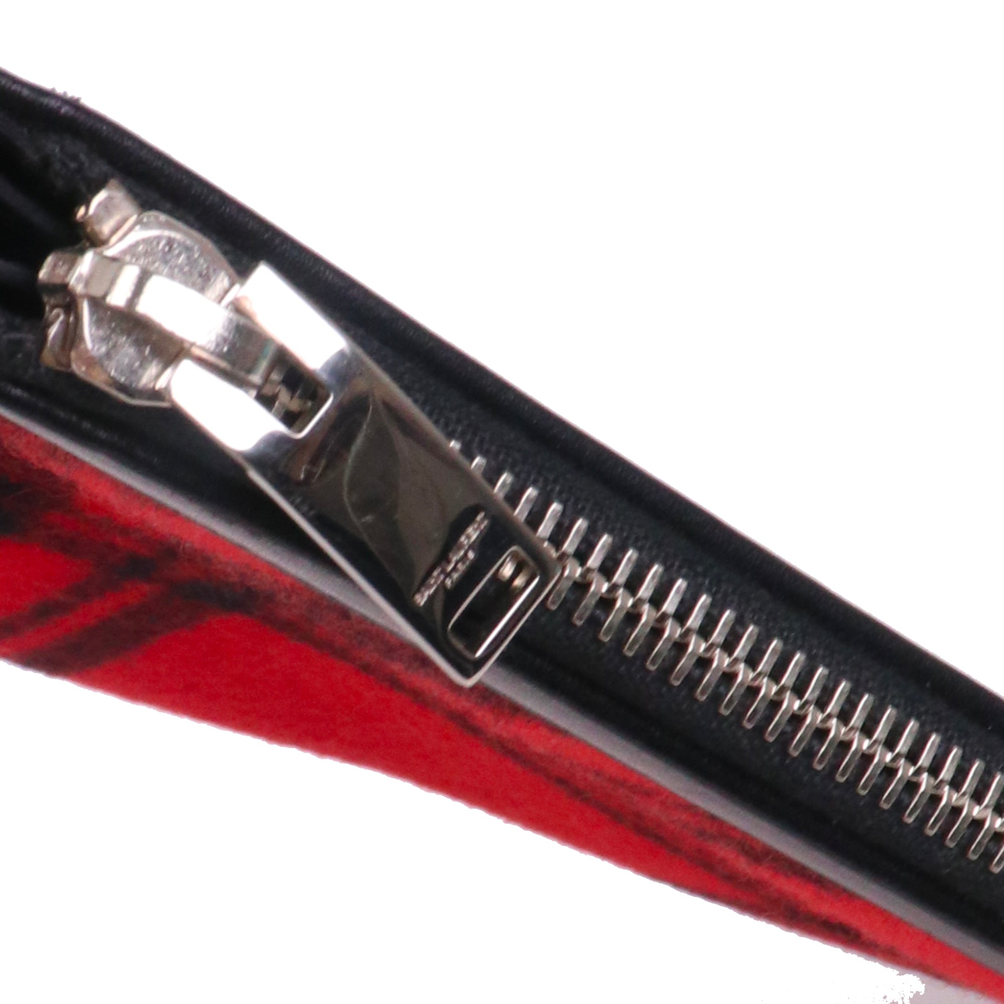 SAINT LAURENT - Saint Laurent Cassandre clutch in black chevron leather